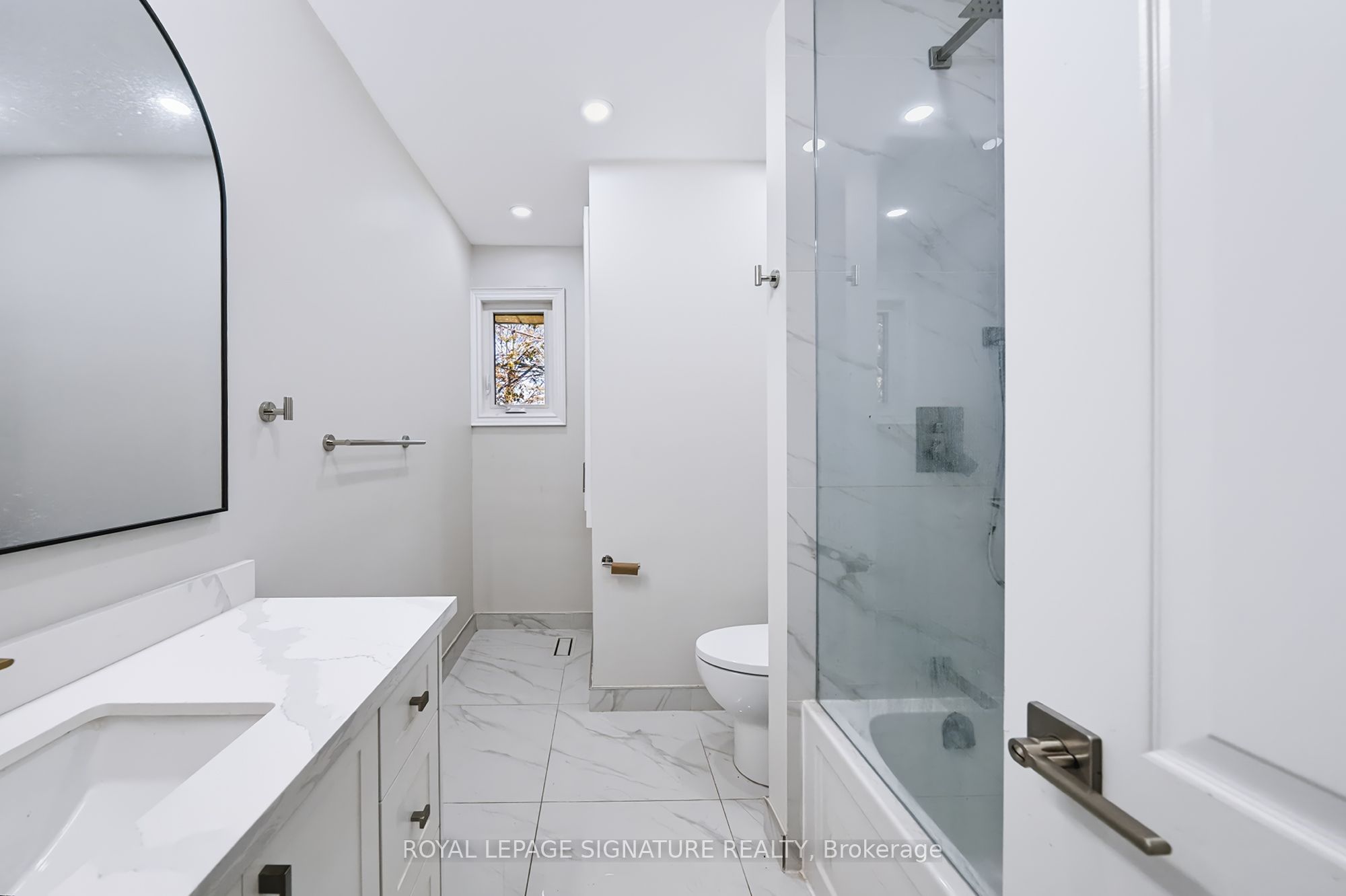 120 & 122 Earlton Road Property Photo 8