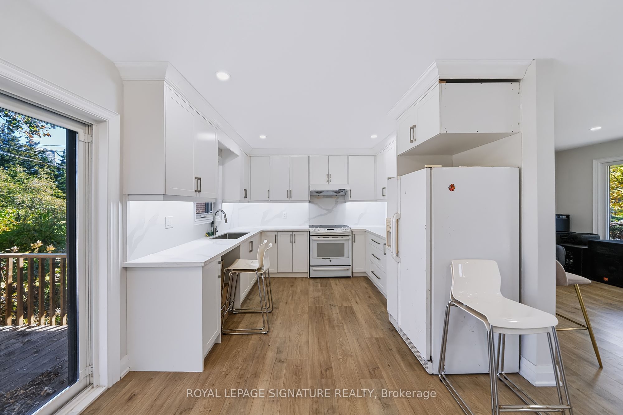 120 & 122 Earlton Road Property Photo 32