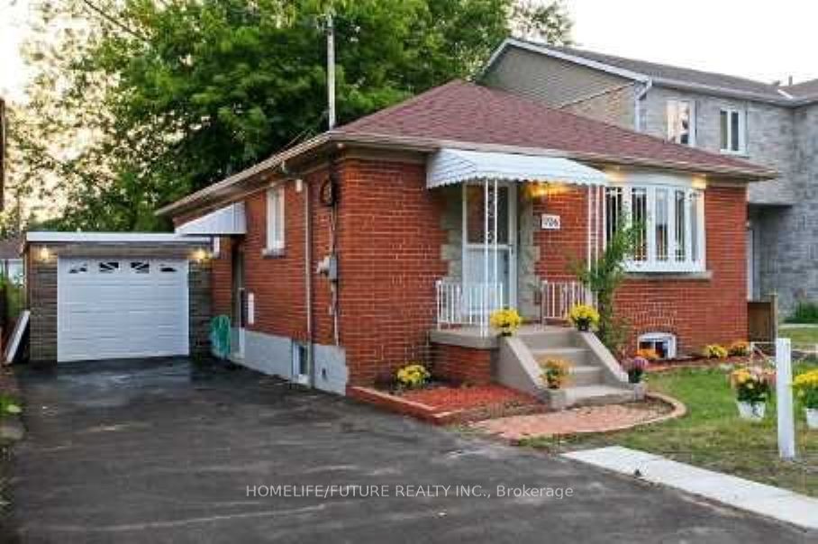 916 Danforth Road Main Property Photo 2