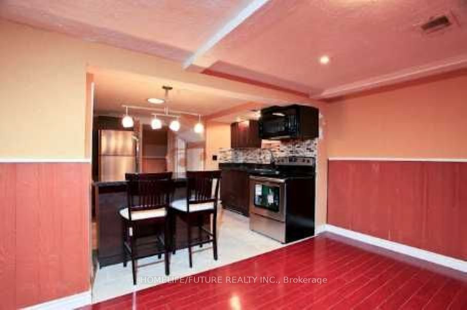 916 Danforth Road Main Property Photo 4