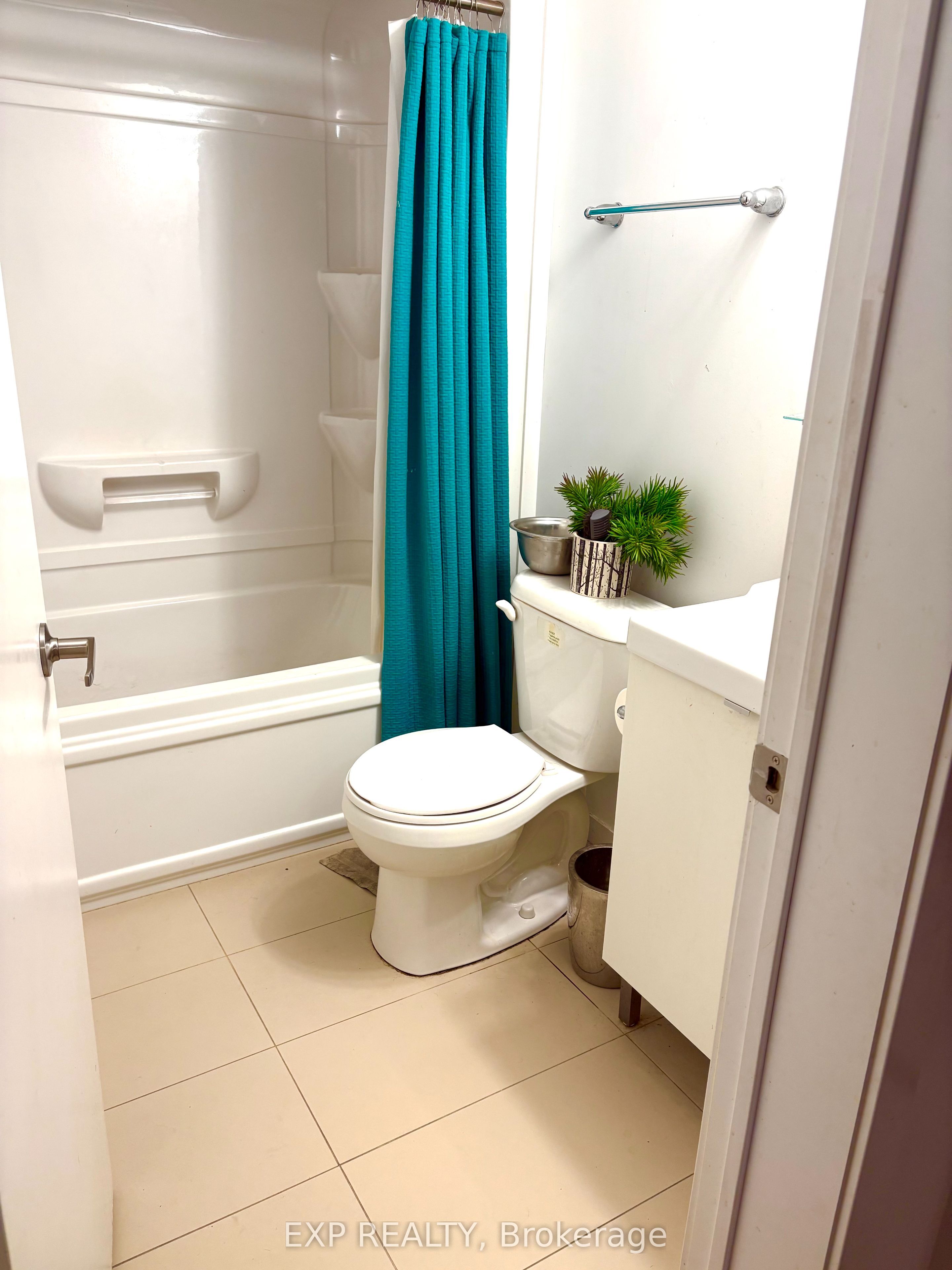 1740 Simcoe Street N 53 Property Photo 10