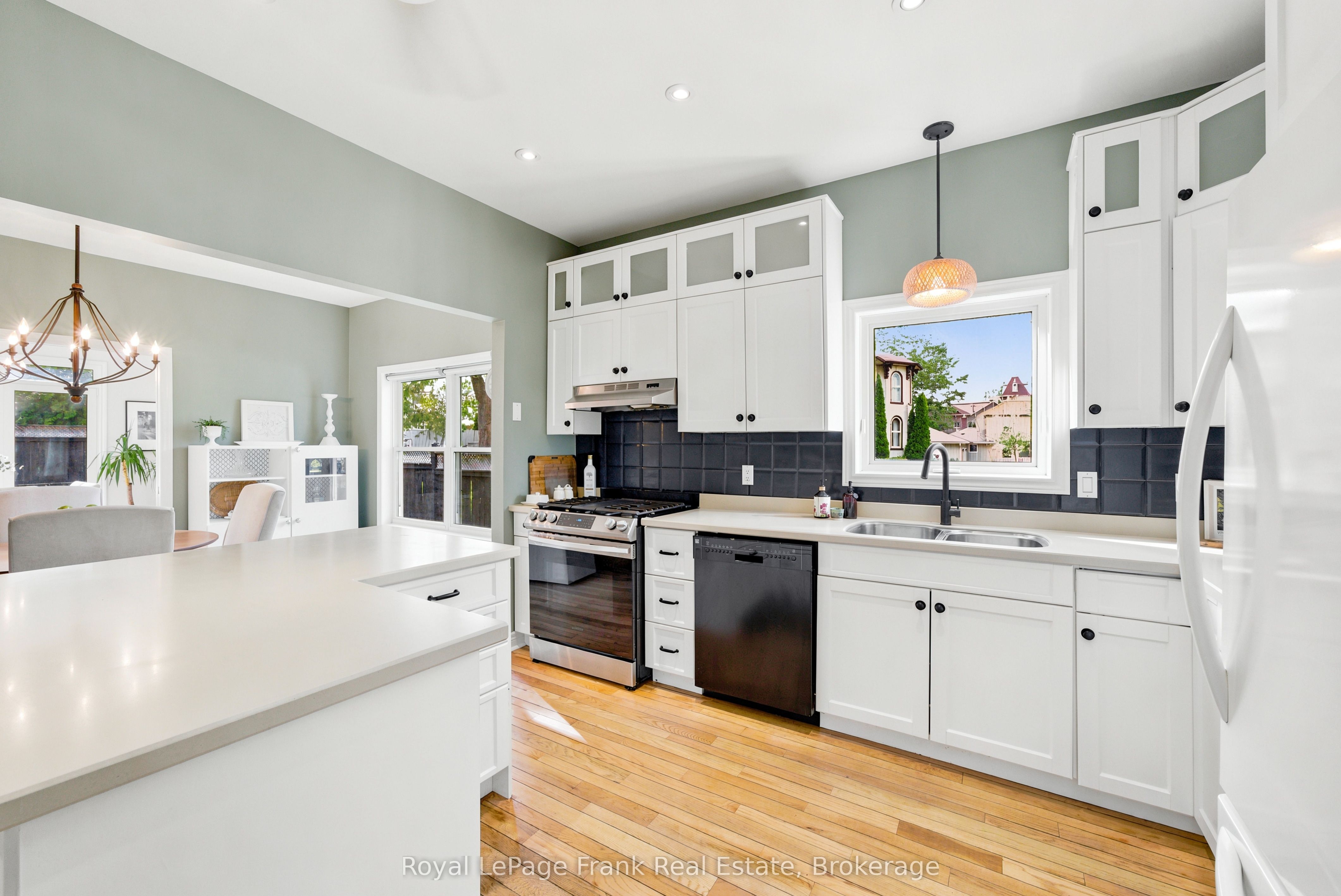 246 Cochrane Street Property Photo 15
