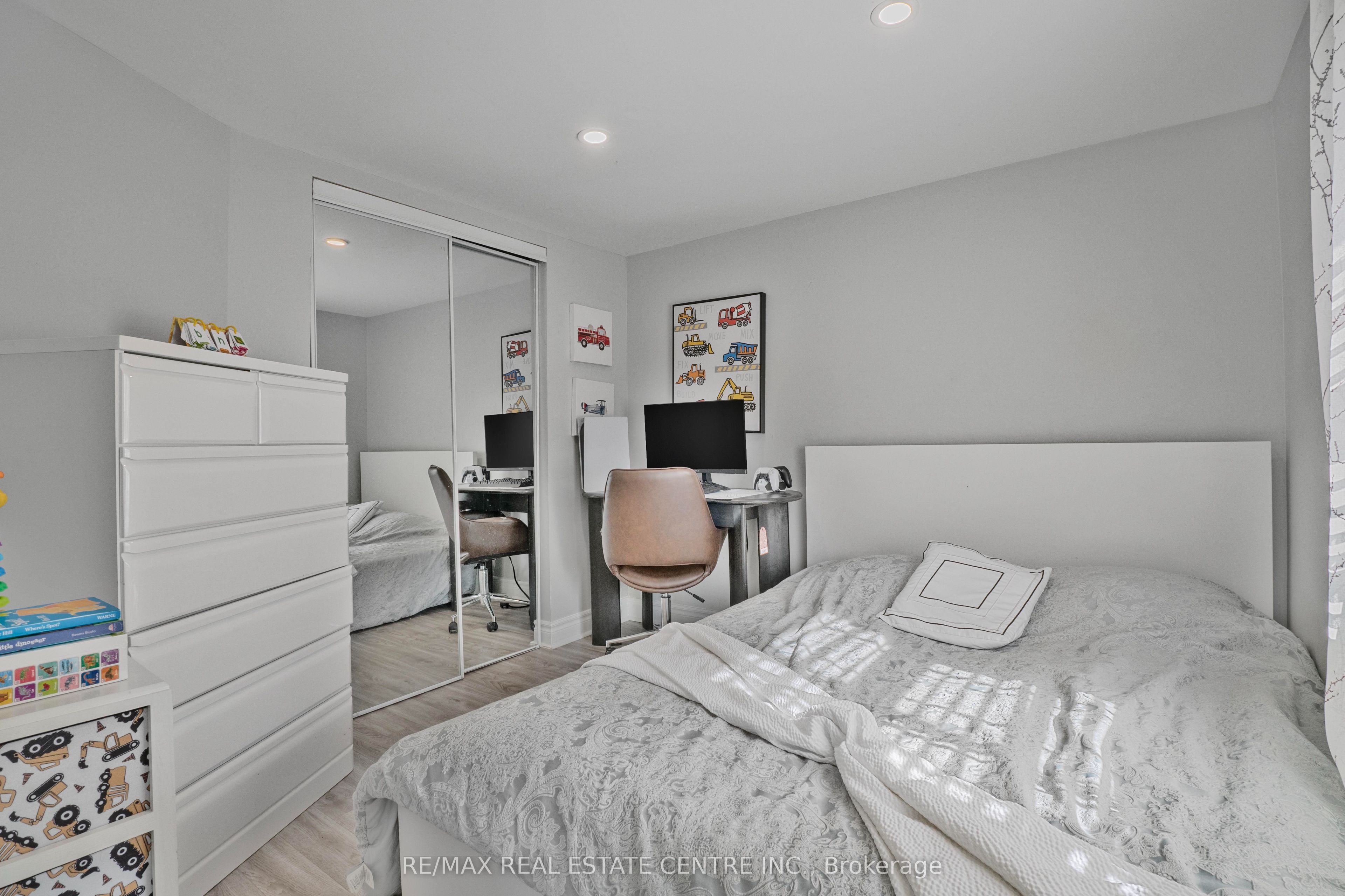 20 Brock Street Property Photo 24