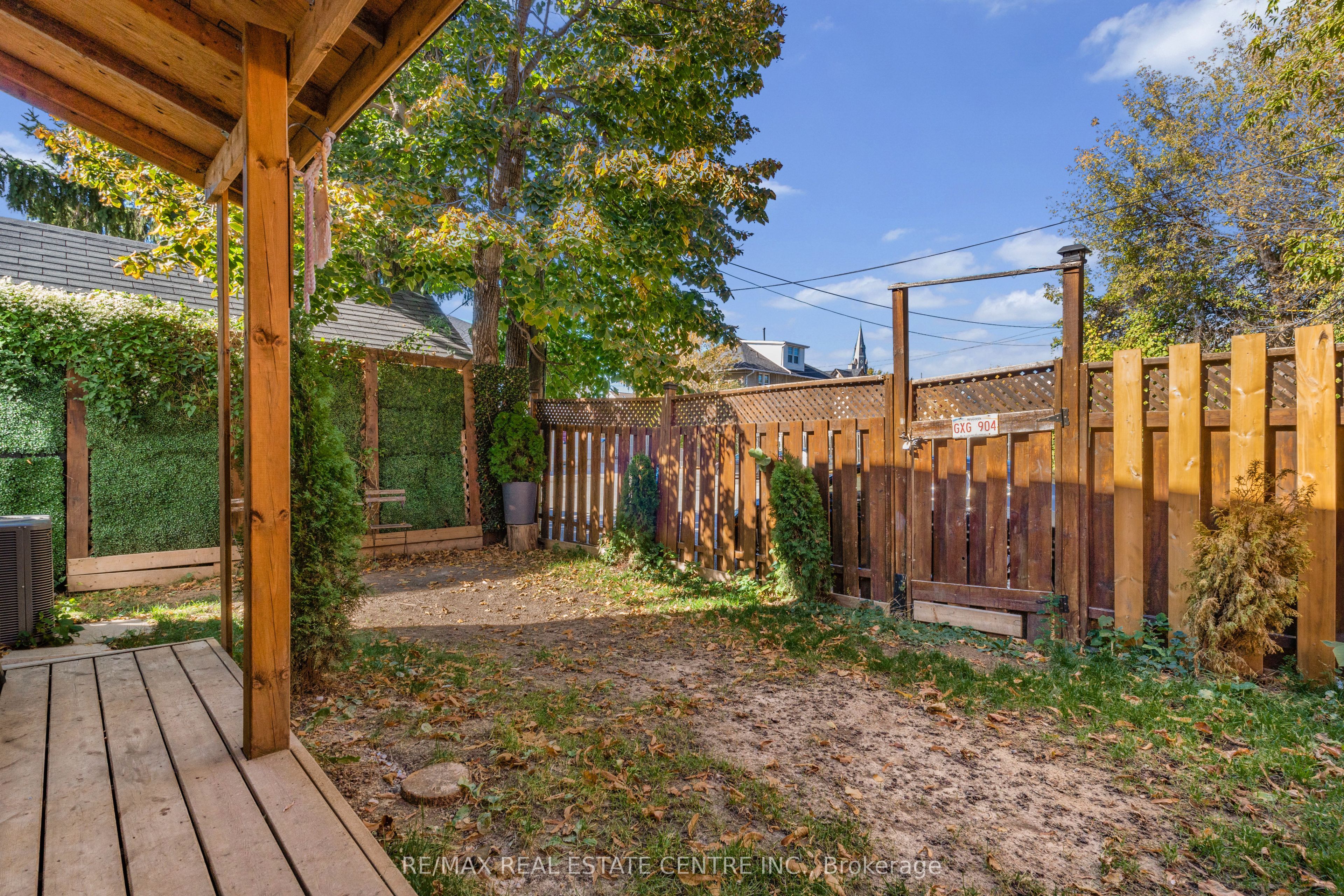 20 Brock Street Property Photo 33