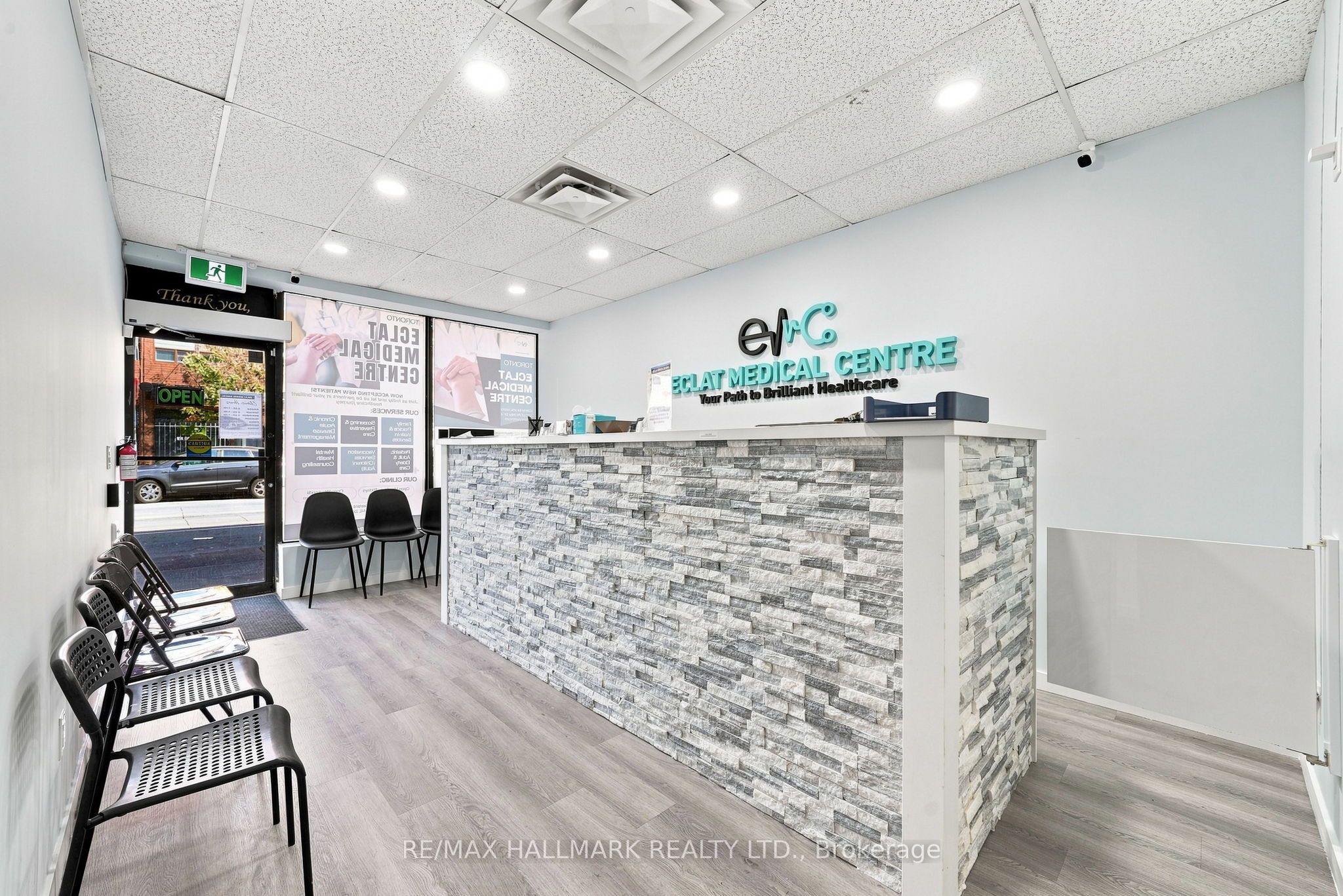 1487 Gerrard Street E Property Photo 8
