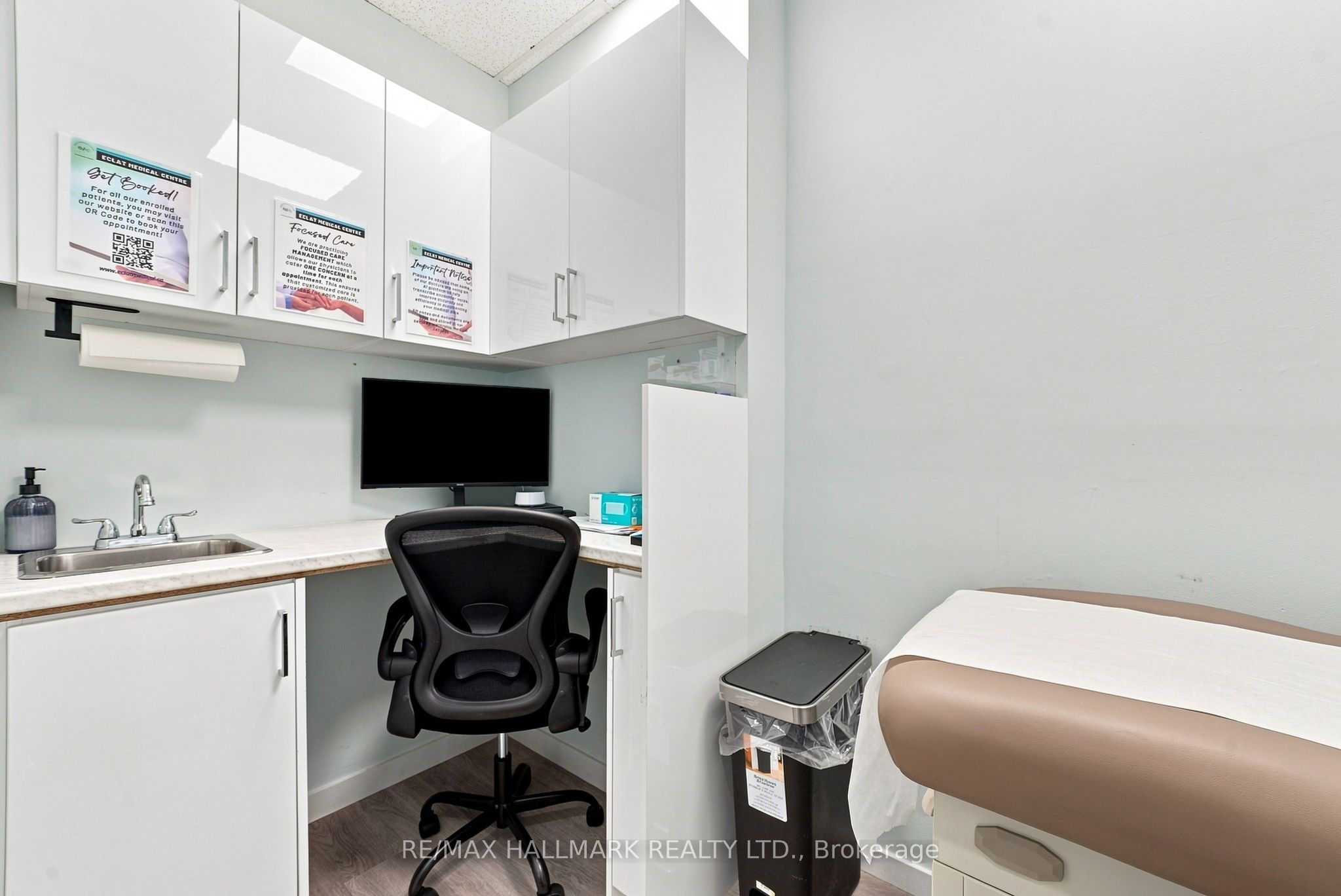 1487 Gerrard Street E Property Photo 14