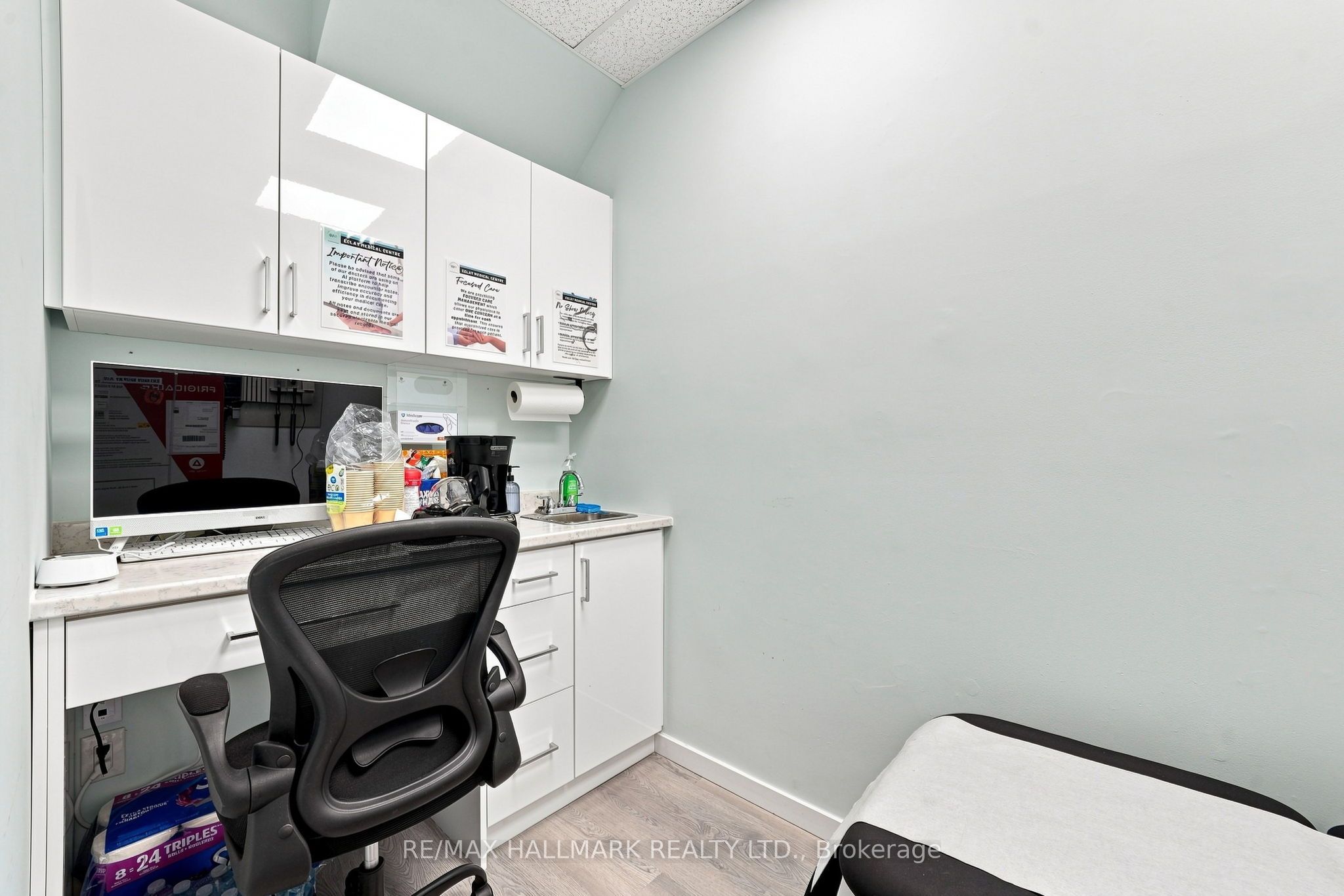 1487 Gerrard Street E Property Photo 15