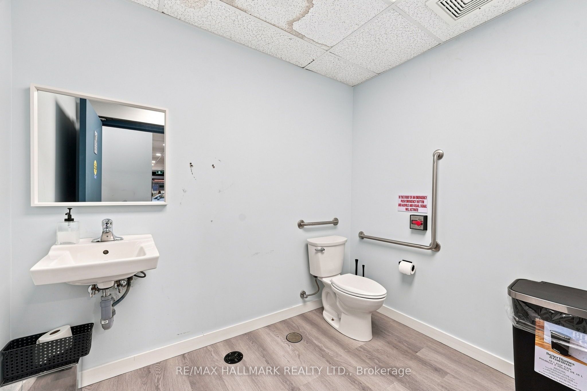 1487 Gerrard Street E Property Photo 23