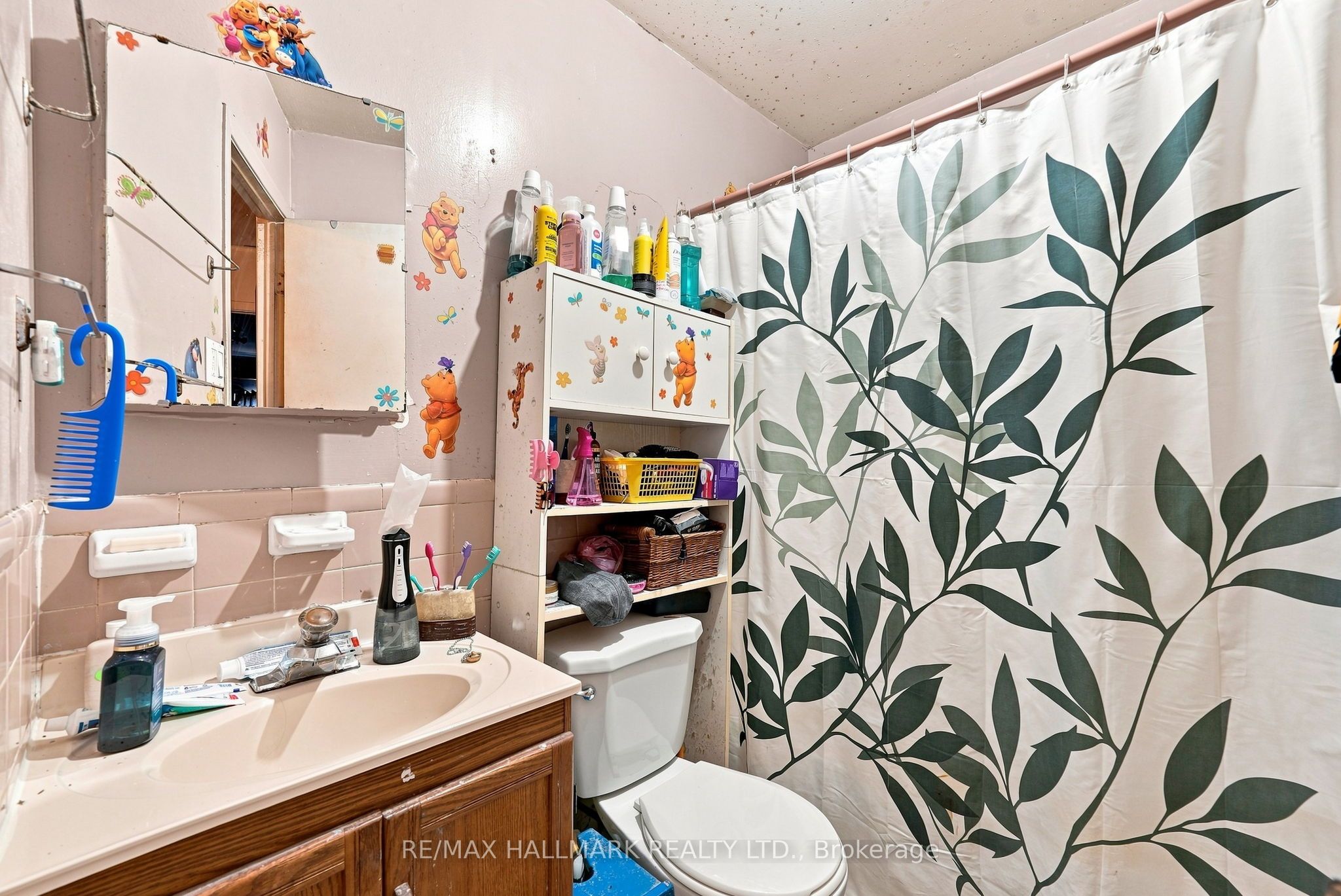 1487 Gerrard Street E Property Photo 33