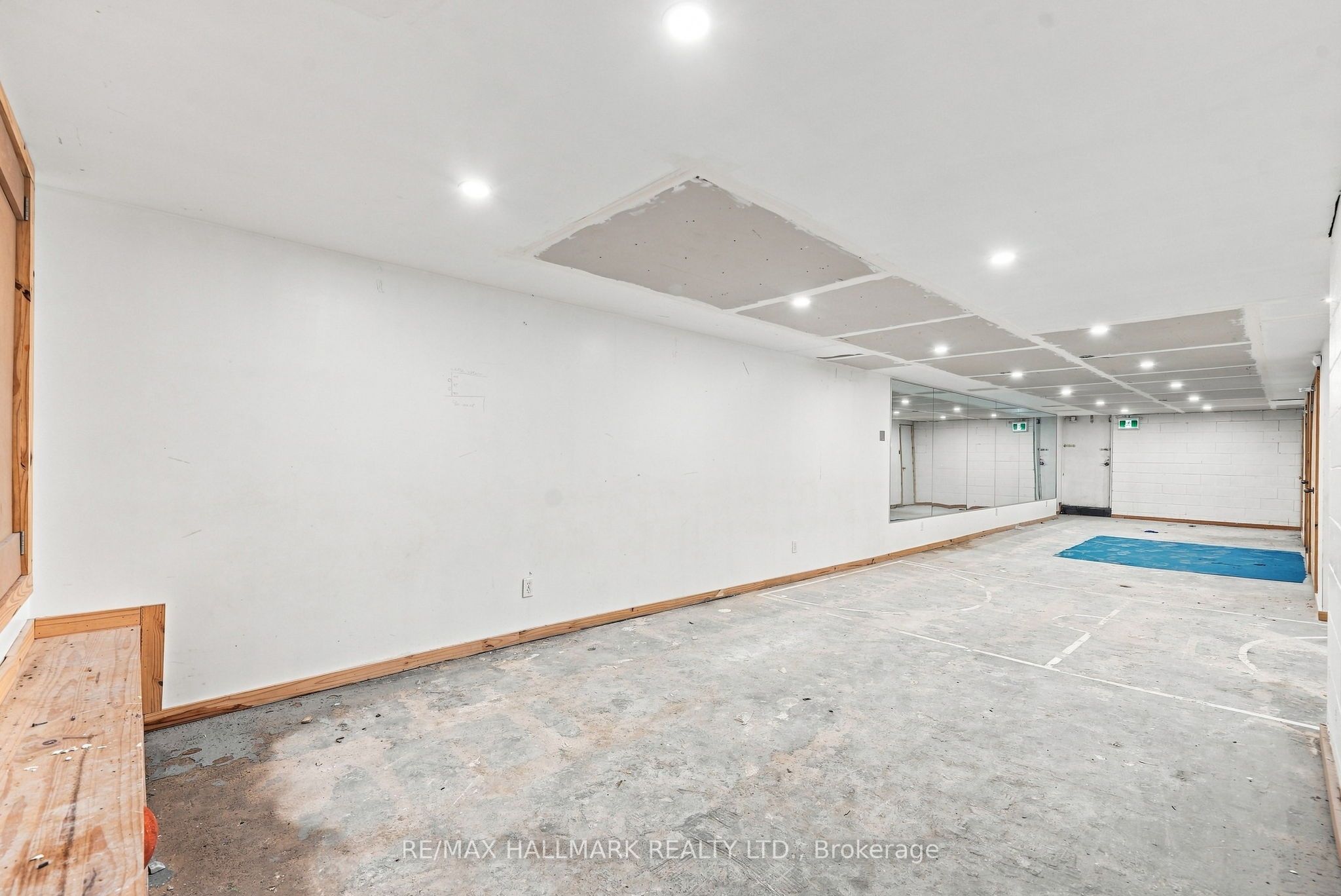 1487 Gerrard Street E Property Photo 34
