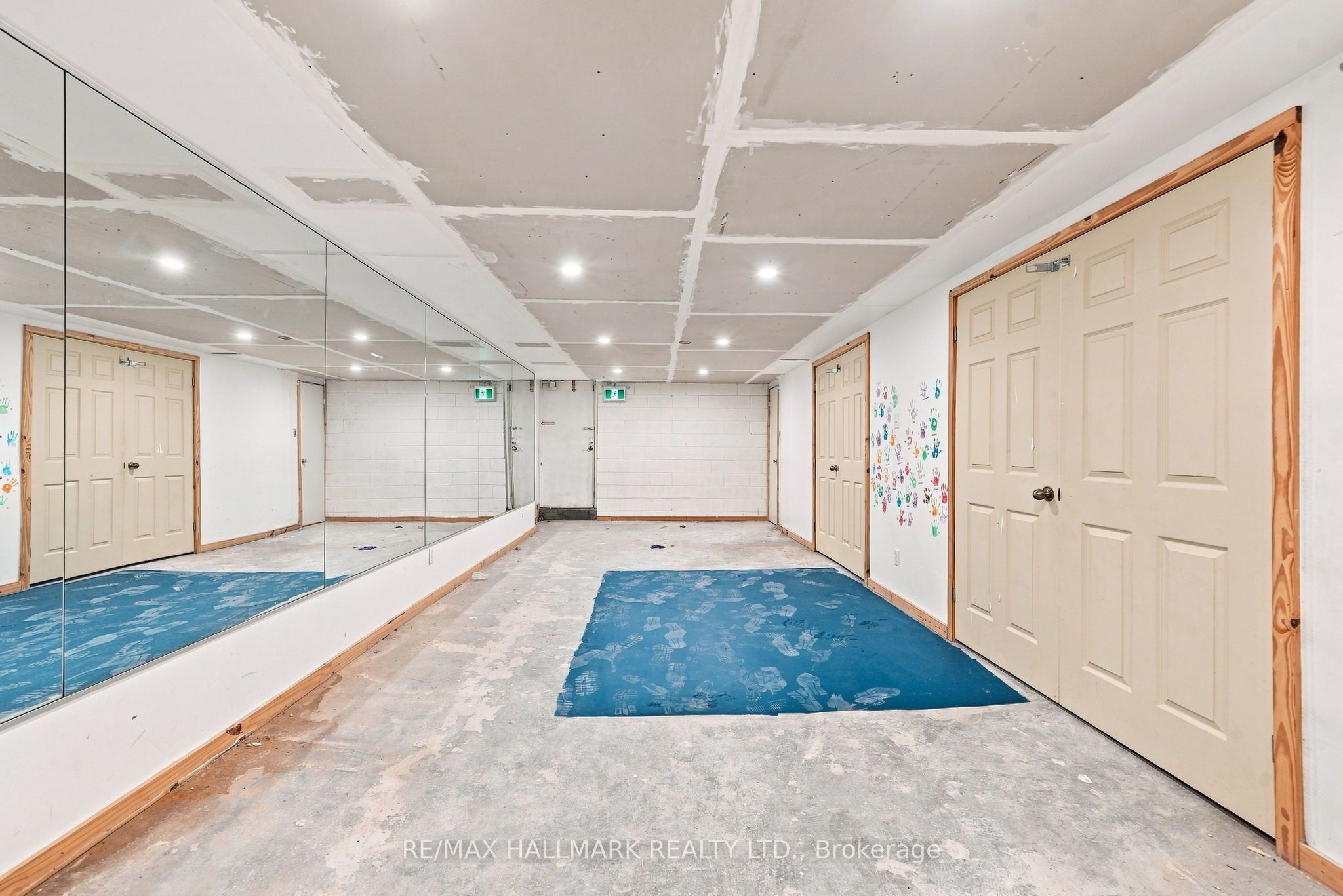 1487 Gerrard Street E Property Photo 37