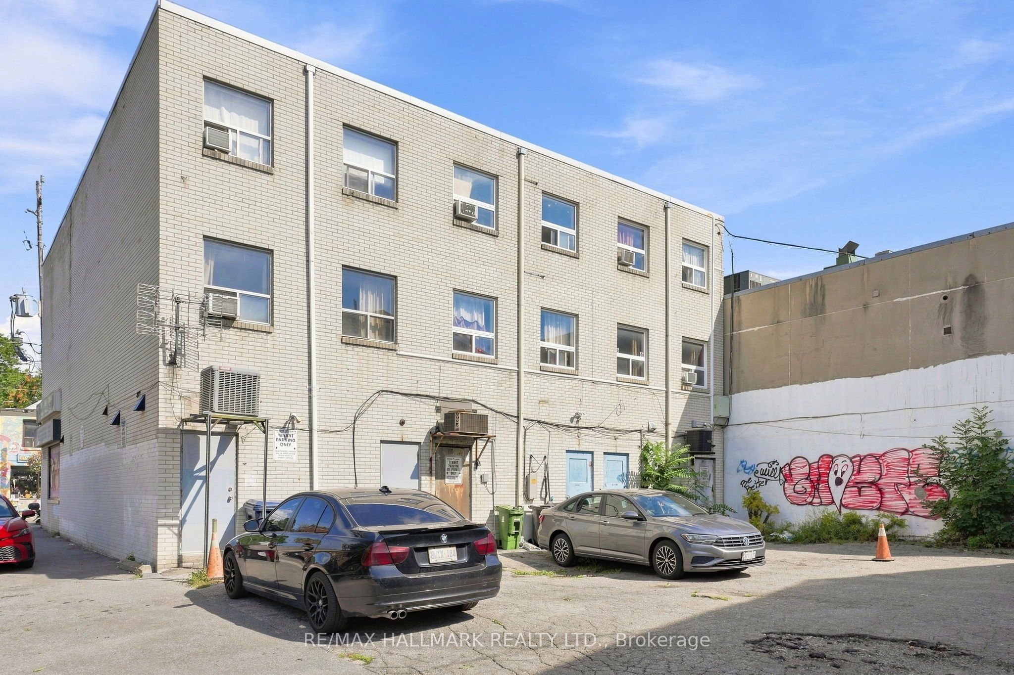 1487 Gerrard Street E Property Photo 40
