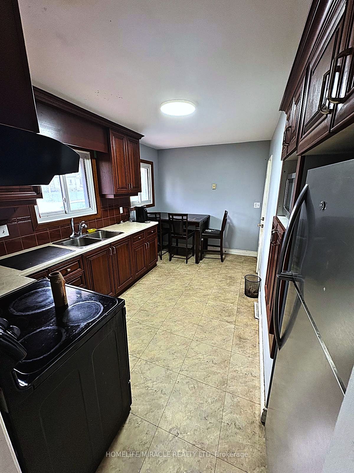 76 Switzer Drive Property Photo 2