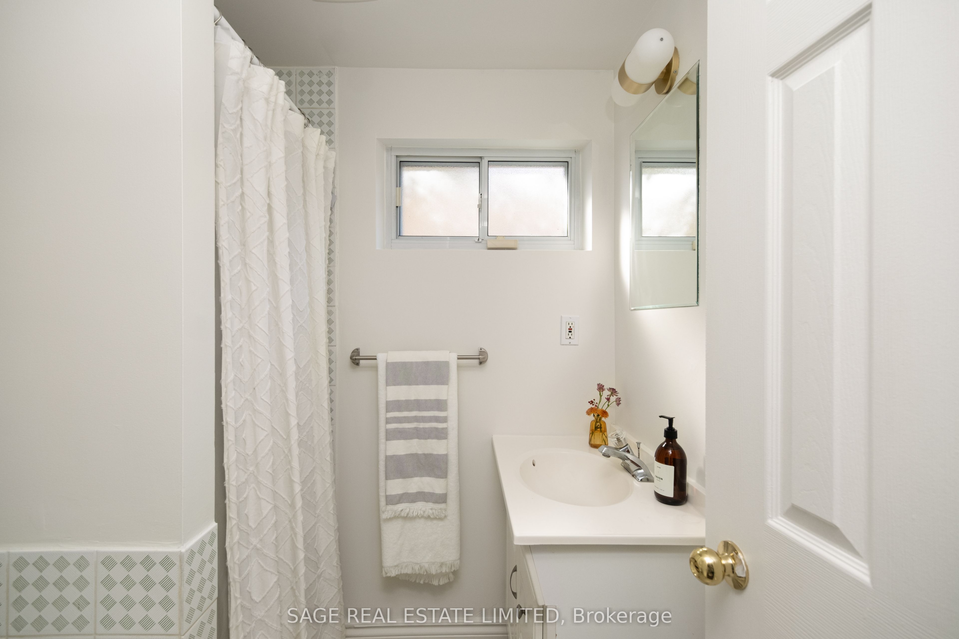 35 Chapman Avenue Property Photo 41