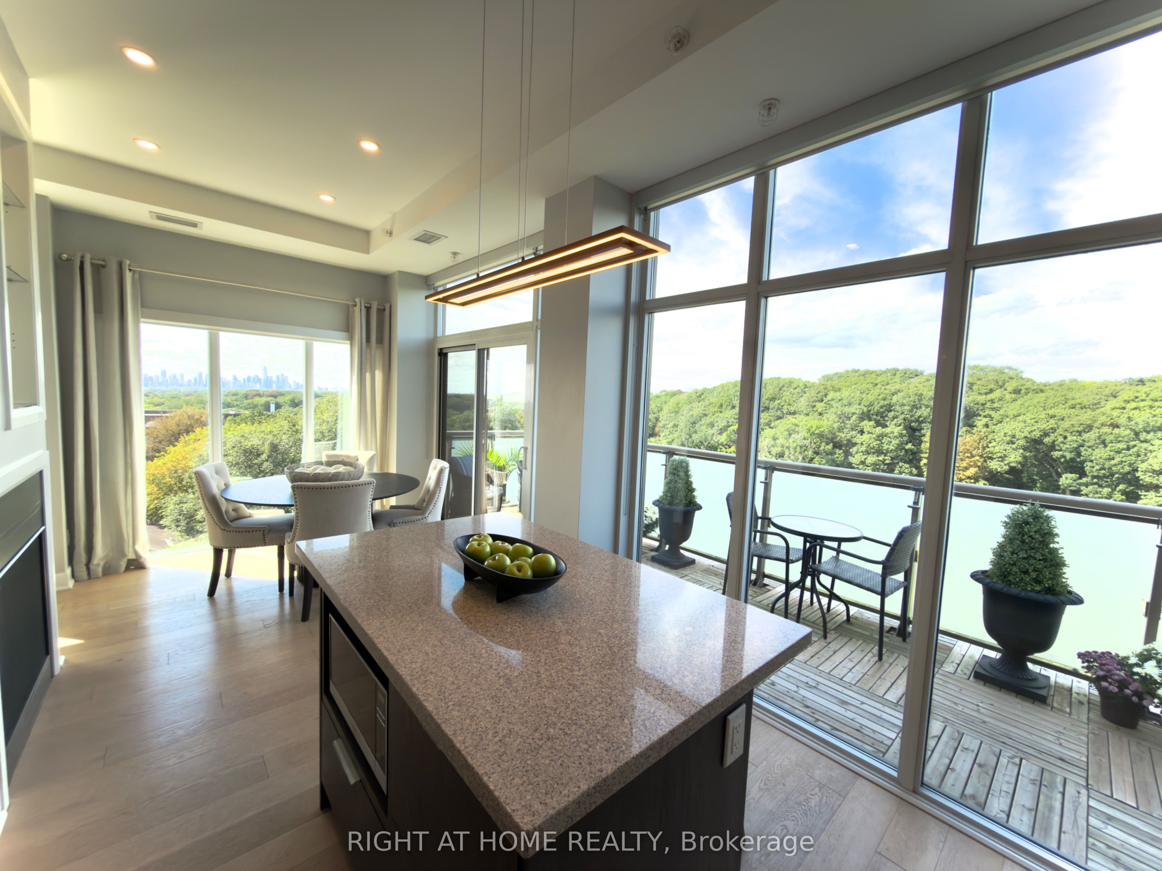 580 Kingston Road Ph1 Property Photo 1