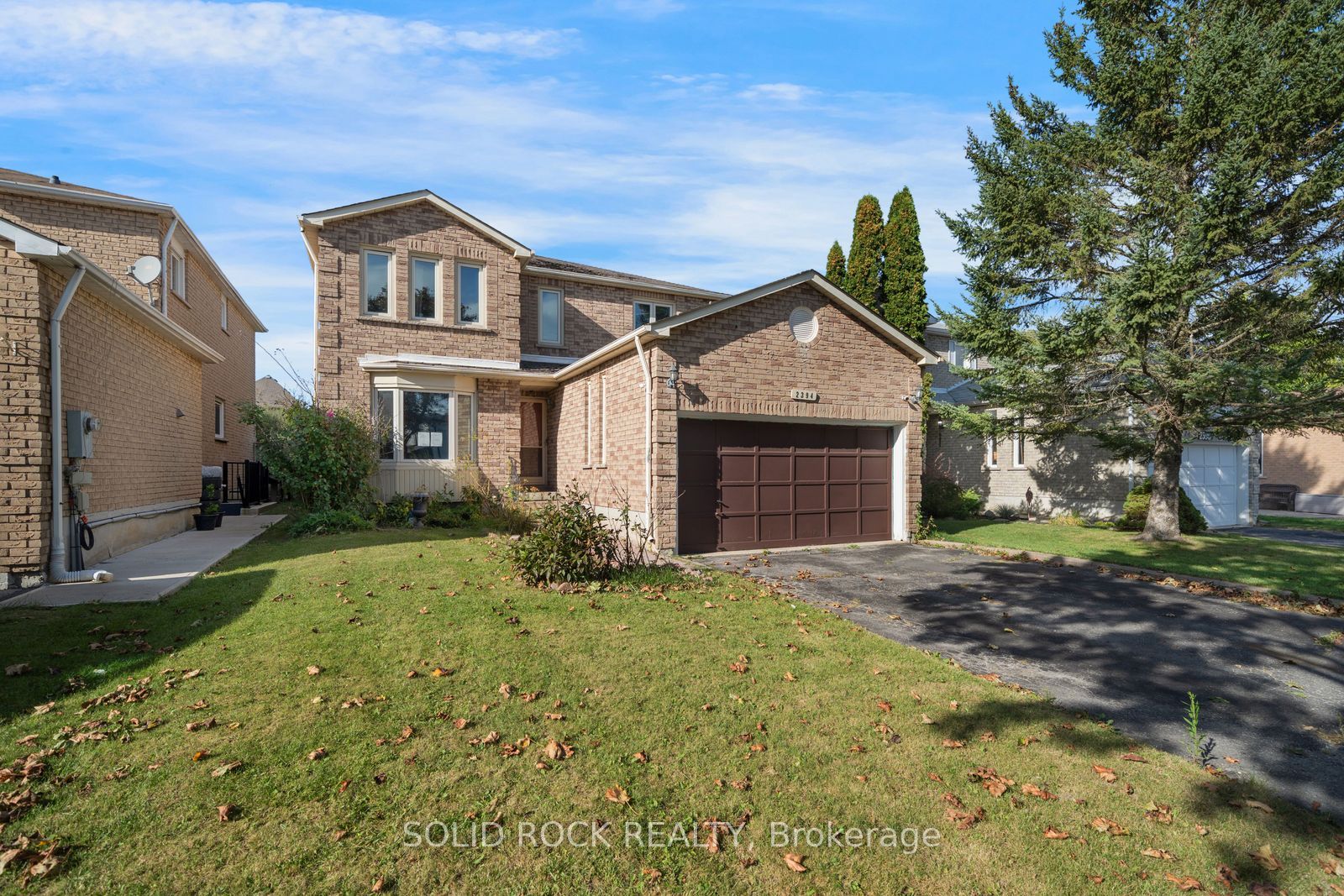 2394 Strathmore Crescent Property Photo 2