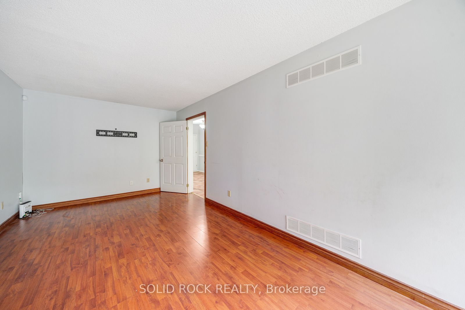 2394 Strathmore Crescent Property Photo 12