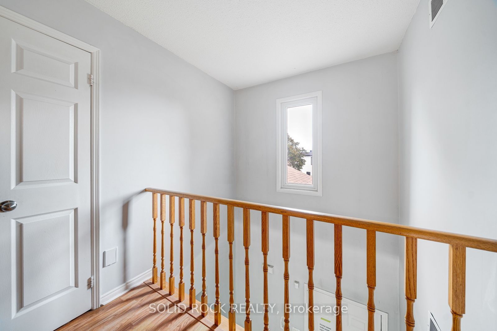 2394 Strathmore Crescent Property Photo 16