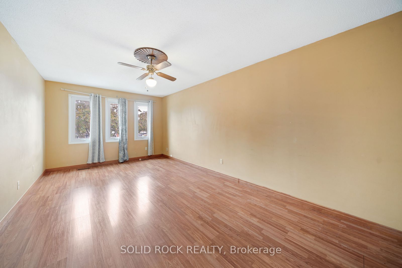 2394 Strathmore Crescent Property Photo 17