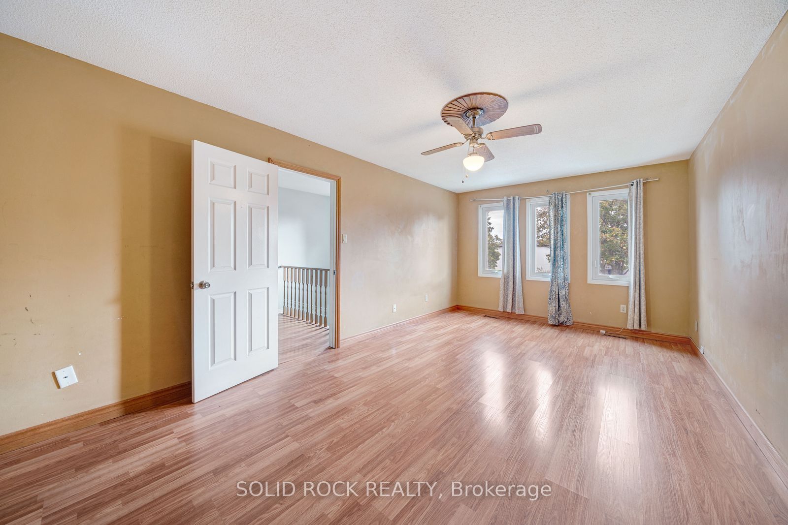 2394 Strathmore Crescent Property Photo 18