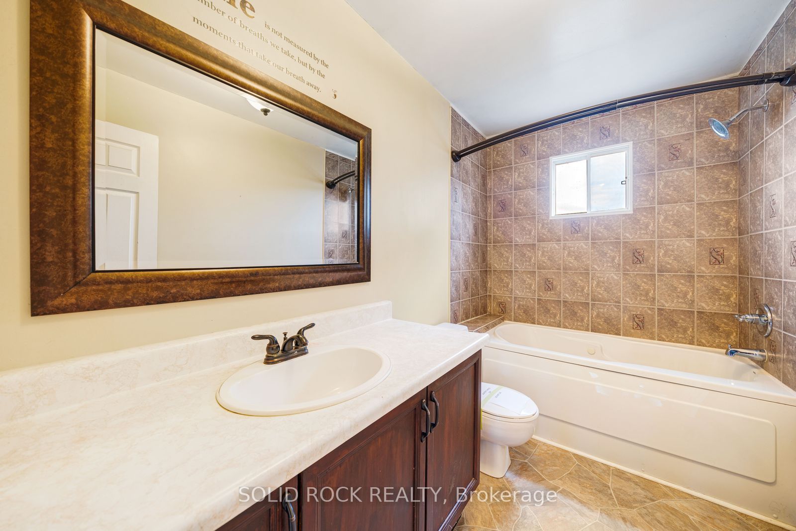 2394 Strathmore Crescent Property Photo 21