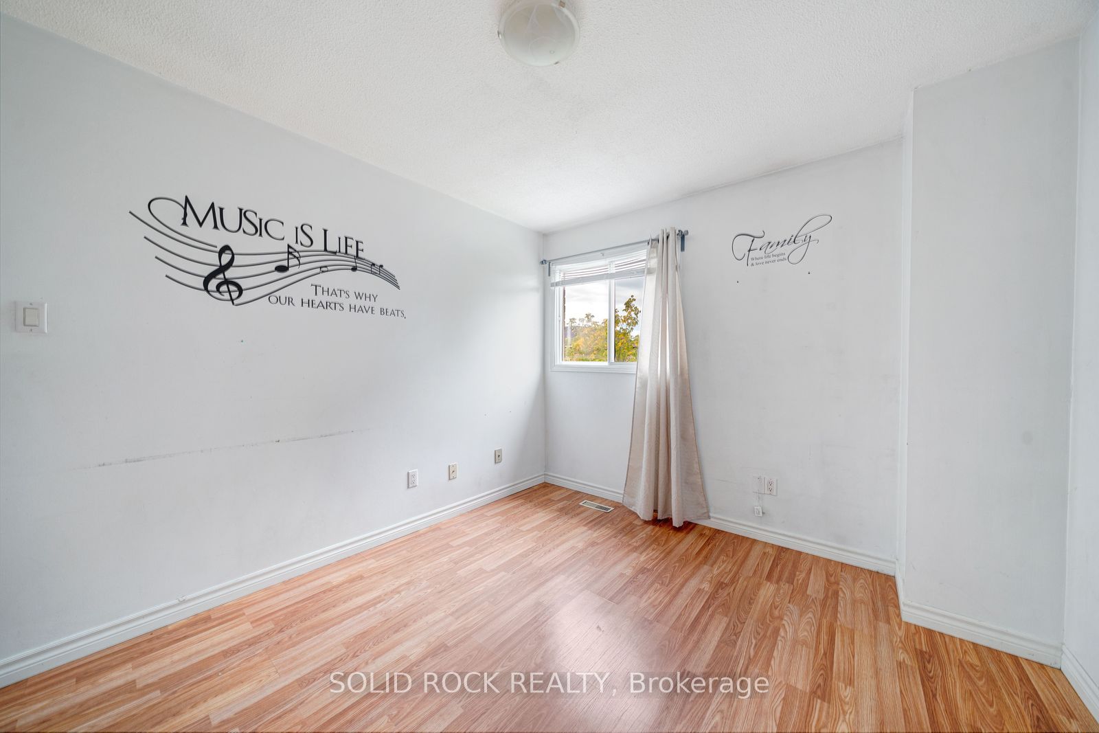 2394 Strathmore Crescent Property Photo 25