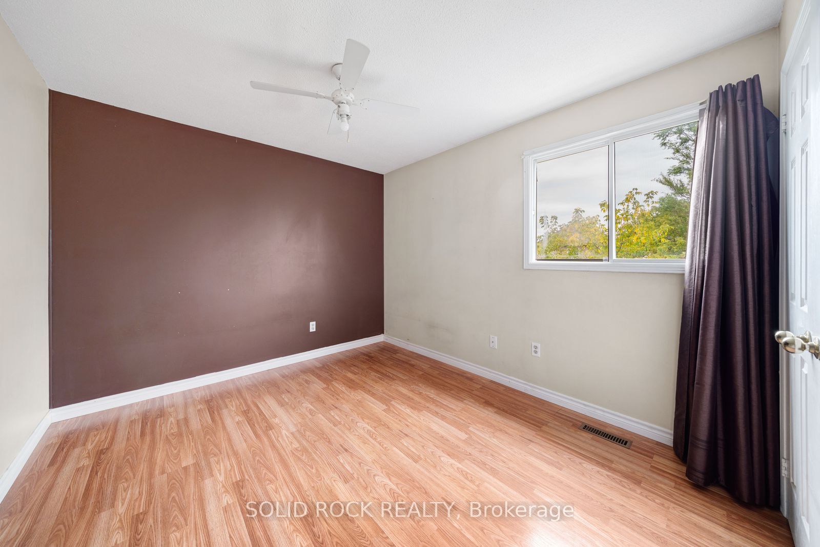 2394 Strathmore Crescent Property Photo 27