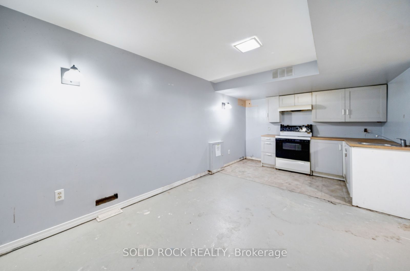 2394 Strathmore Crescent Property Photo 32