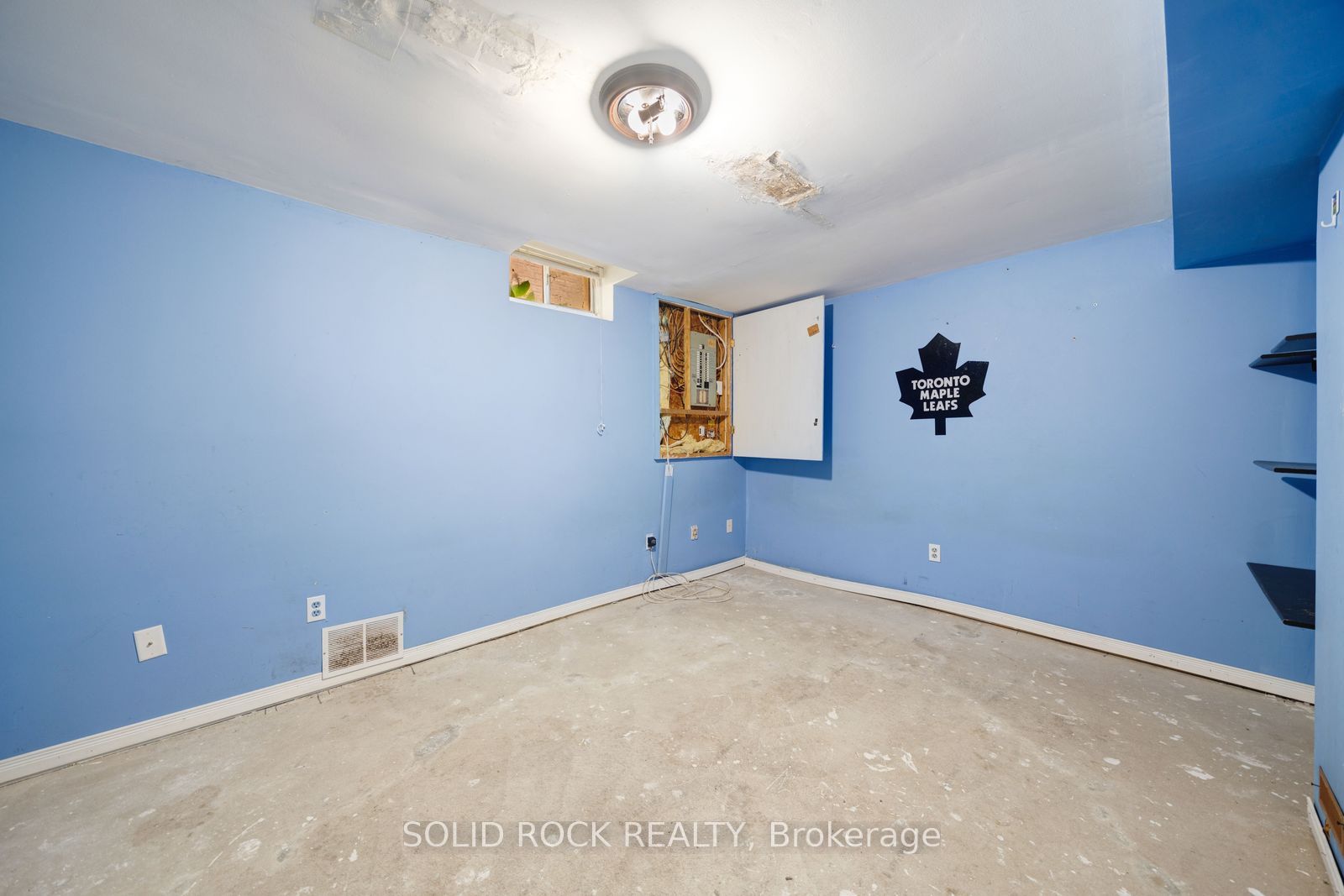 2394 Strathmore Crescent Property Photo 33