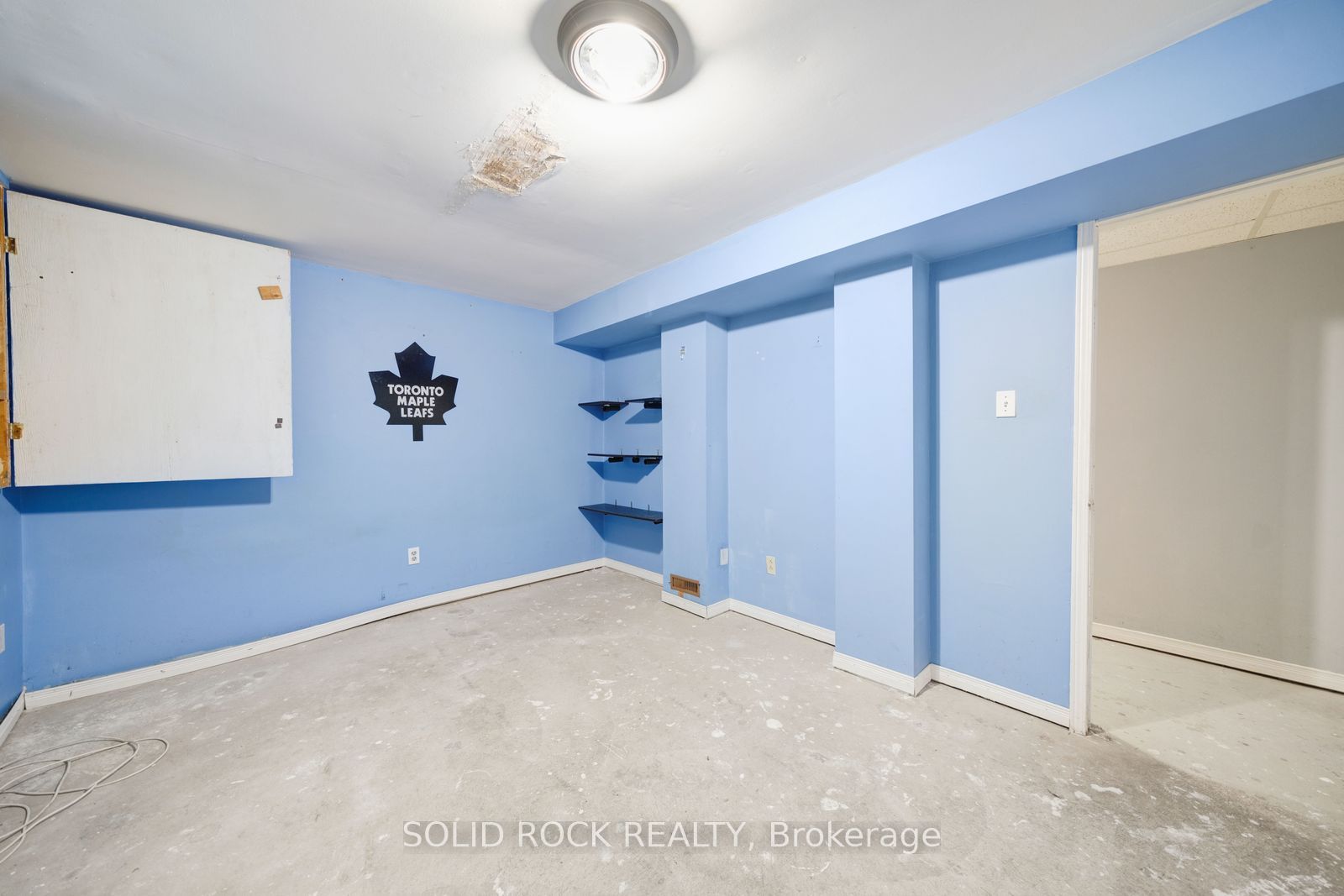 2394 Strathmore Crescent Property Photo 34