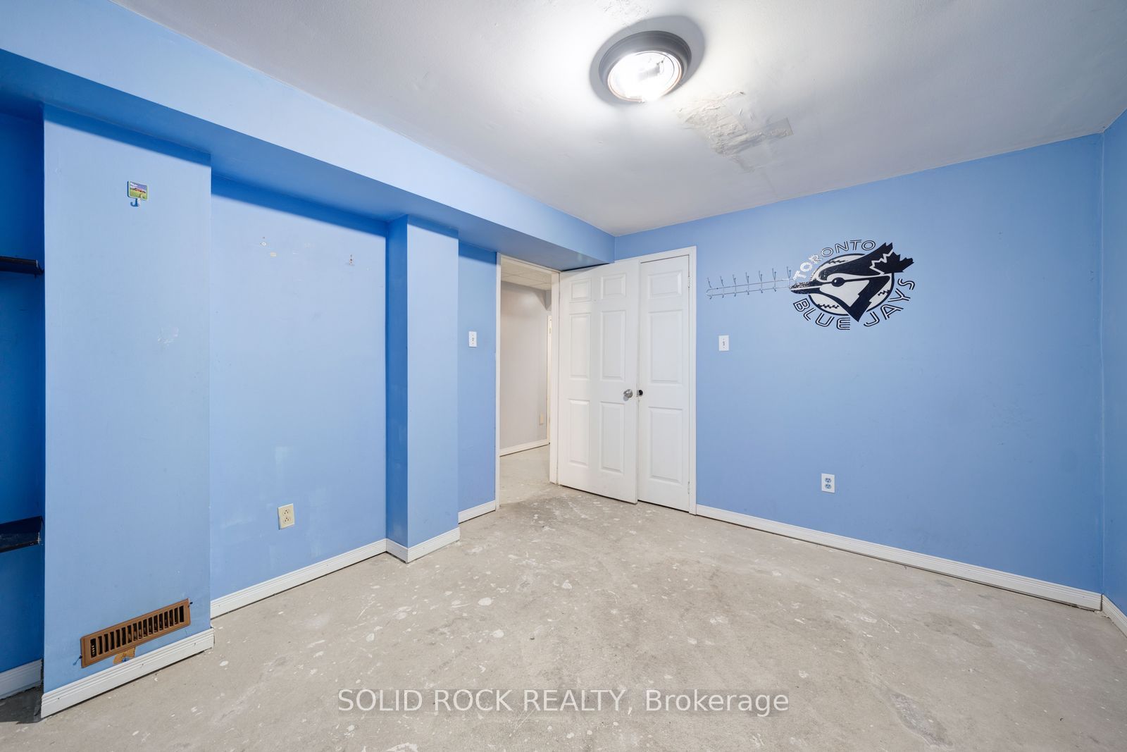 2394 Strathmore Crescent Property Photo 35