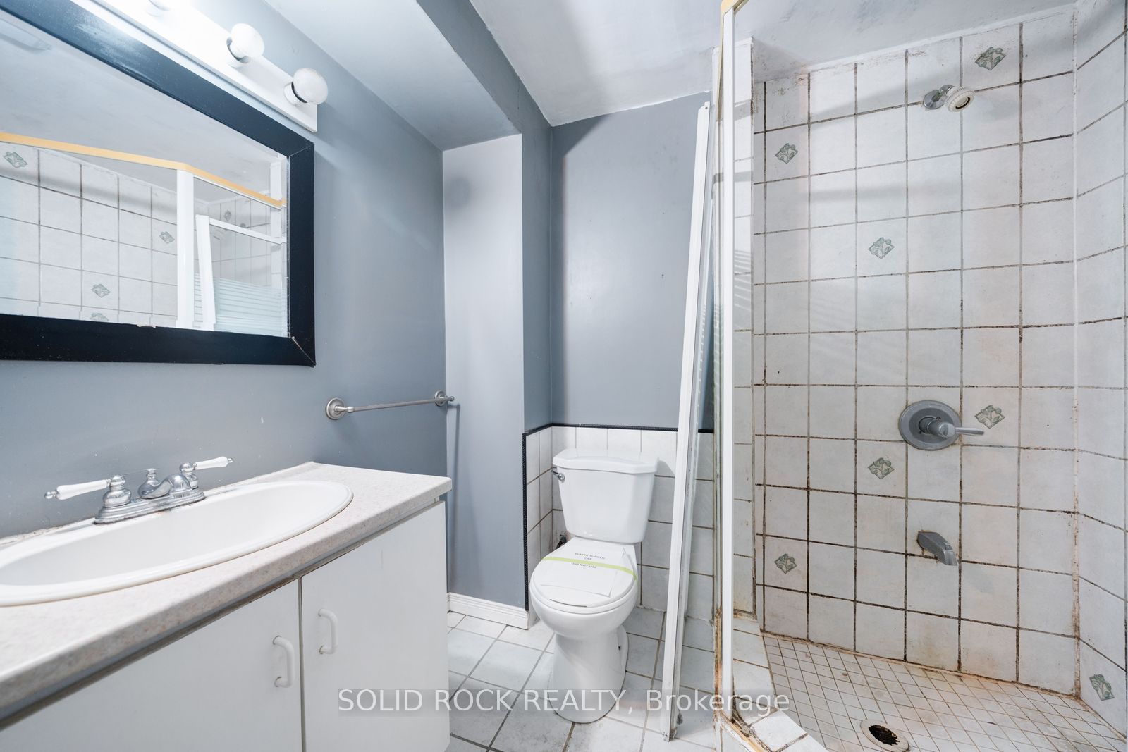2394 Strathmore Crescent Property Photo 37