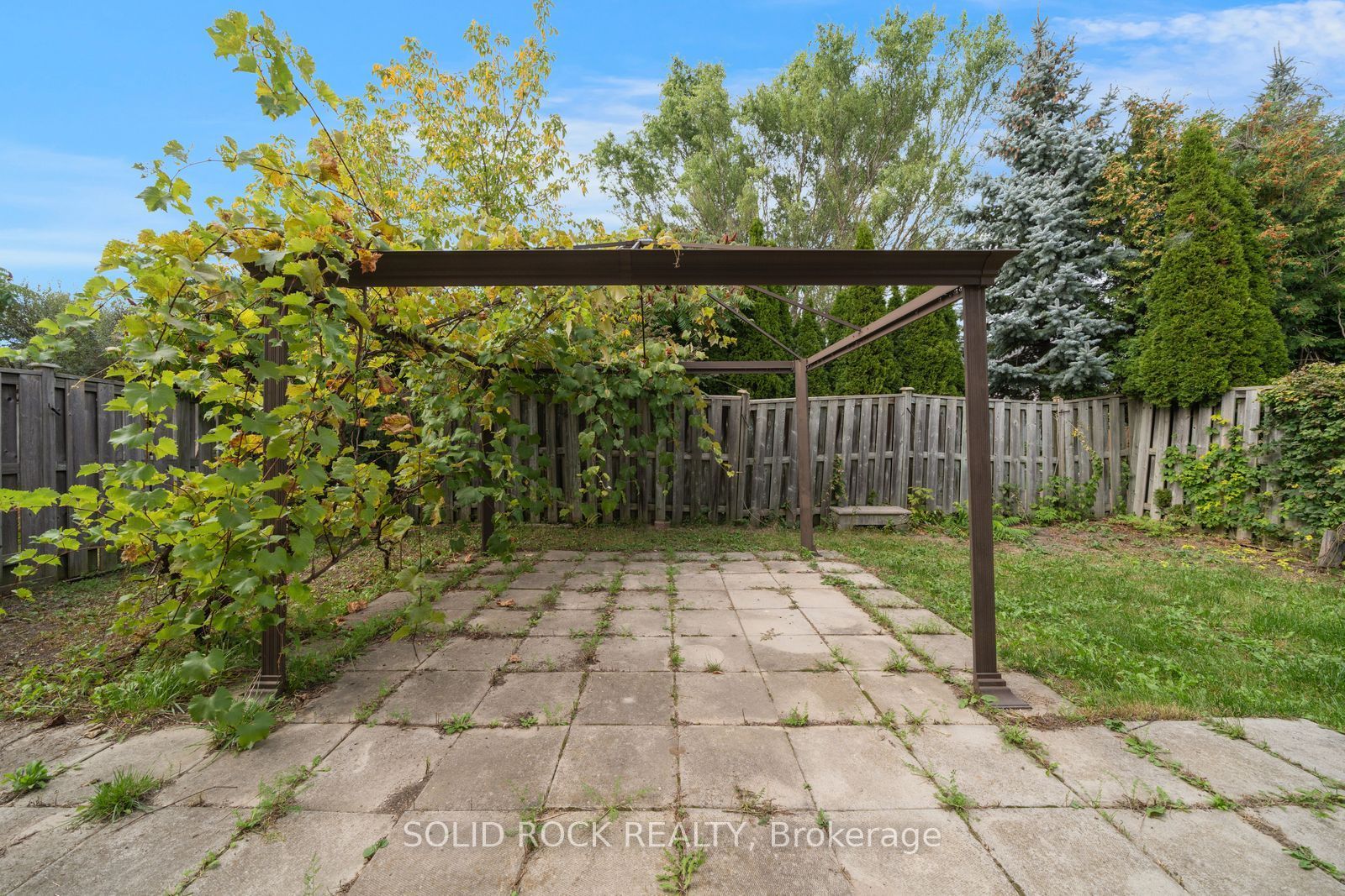 2394 Strathmore Crescent Property Photo 39