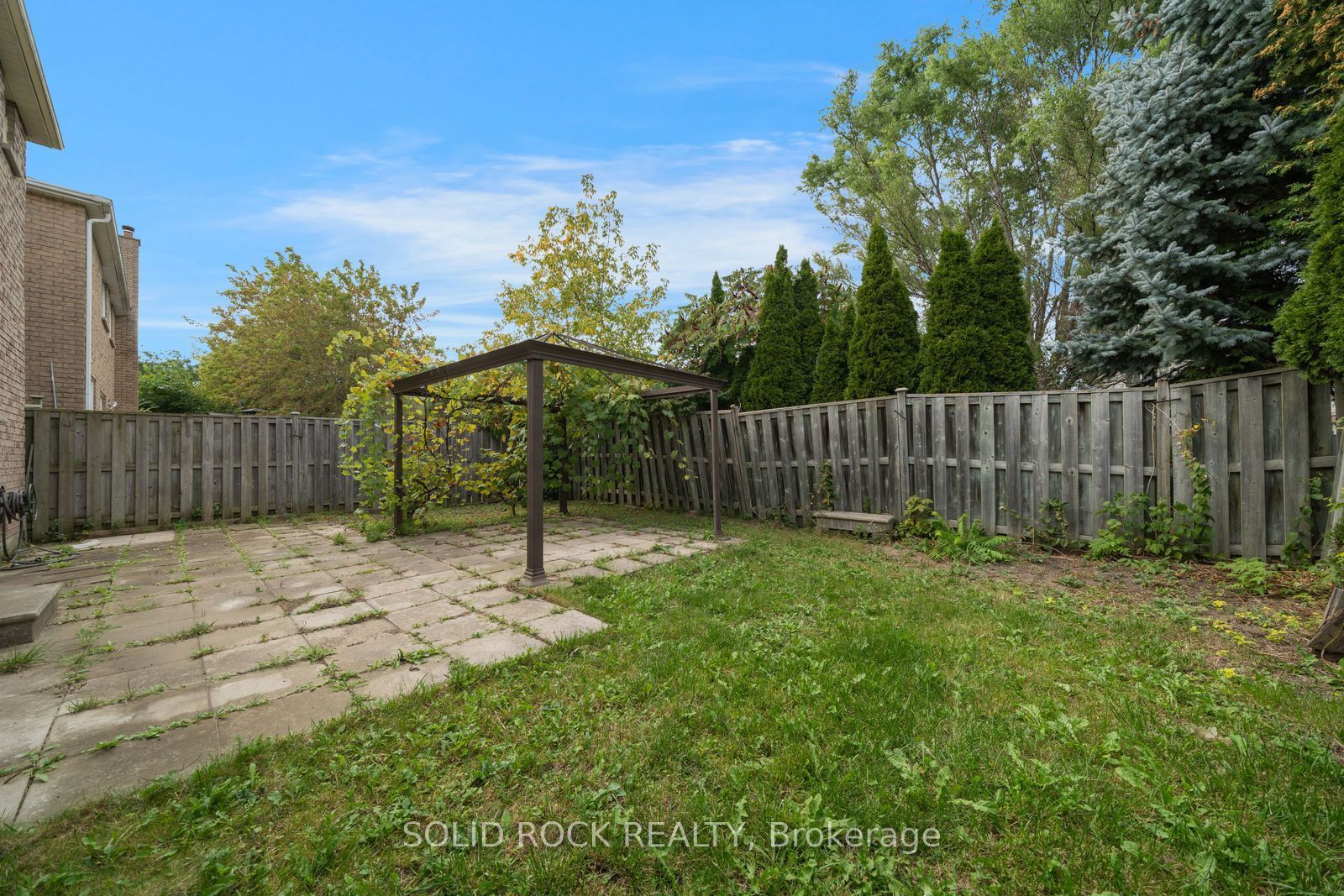 2394 Strathmore Crescent Property Photo 40