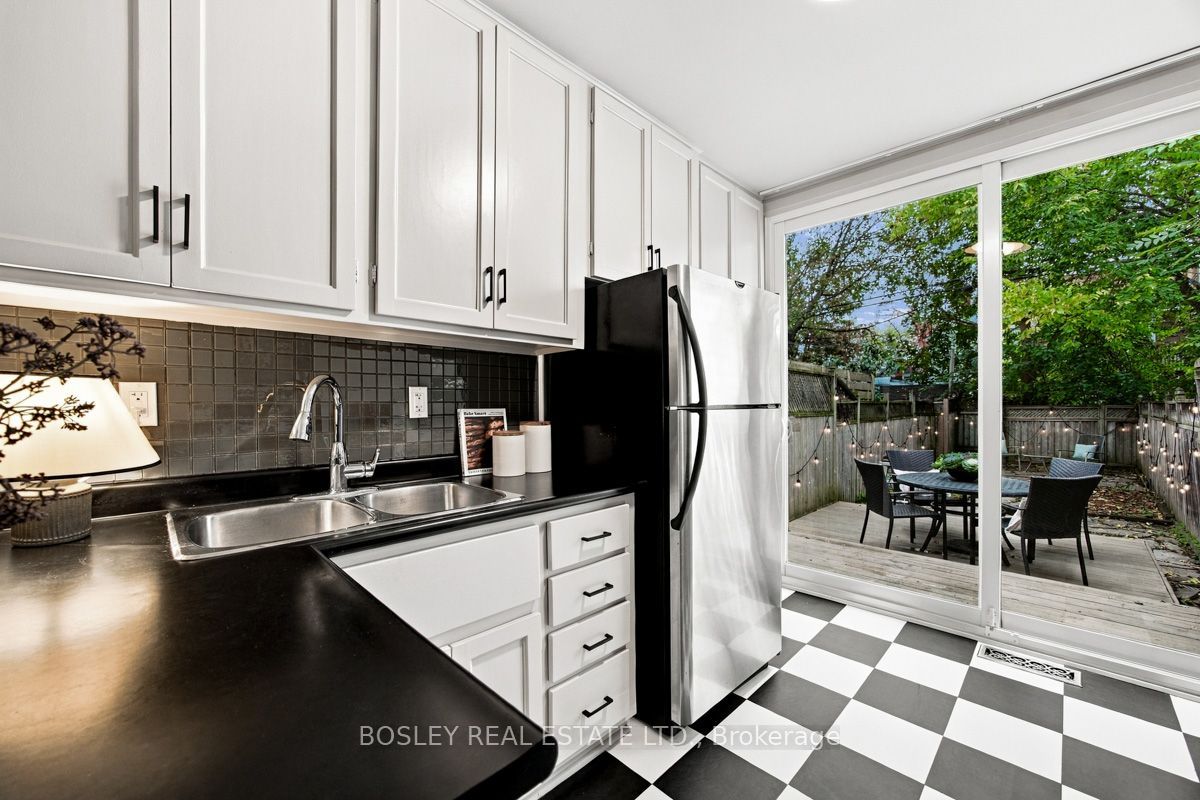 158 Bastedo Avenue Property Photo 12