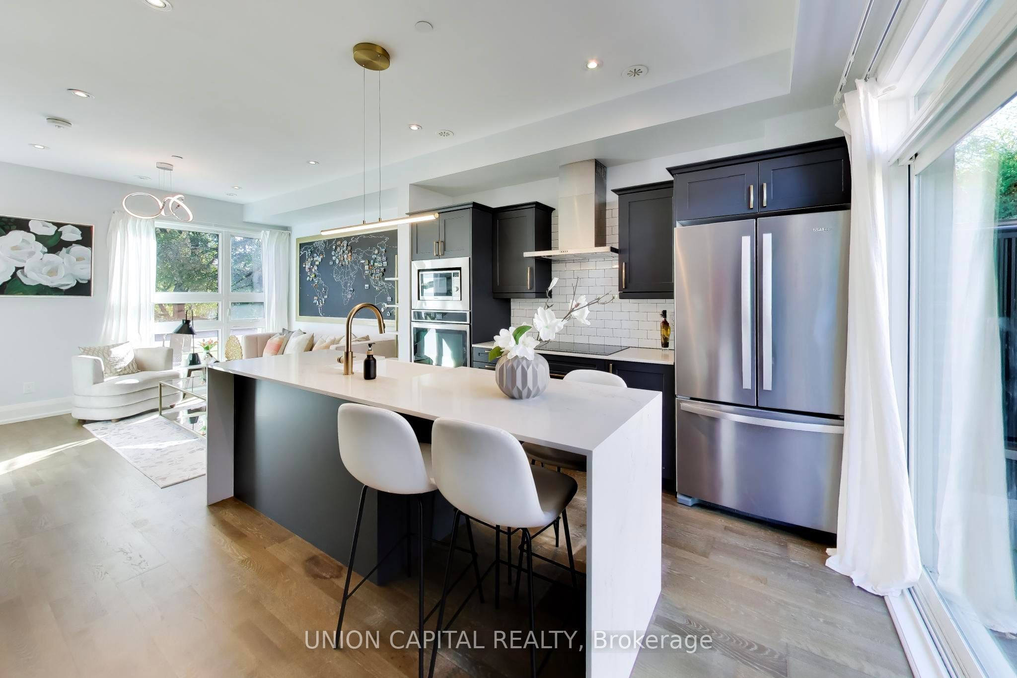 952 Dundas Street E Property Photo 1