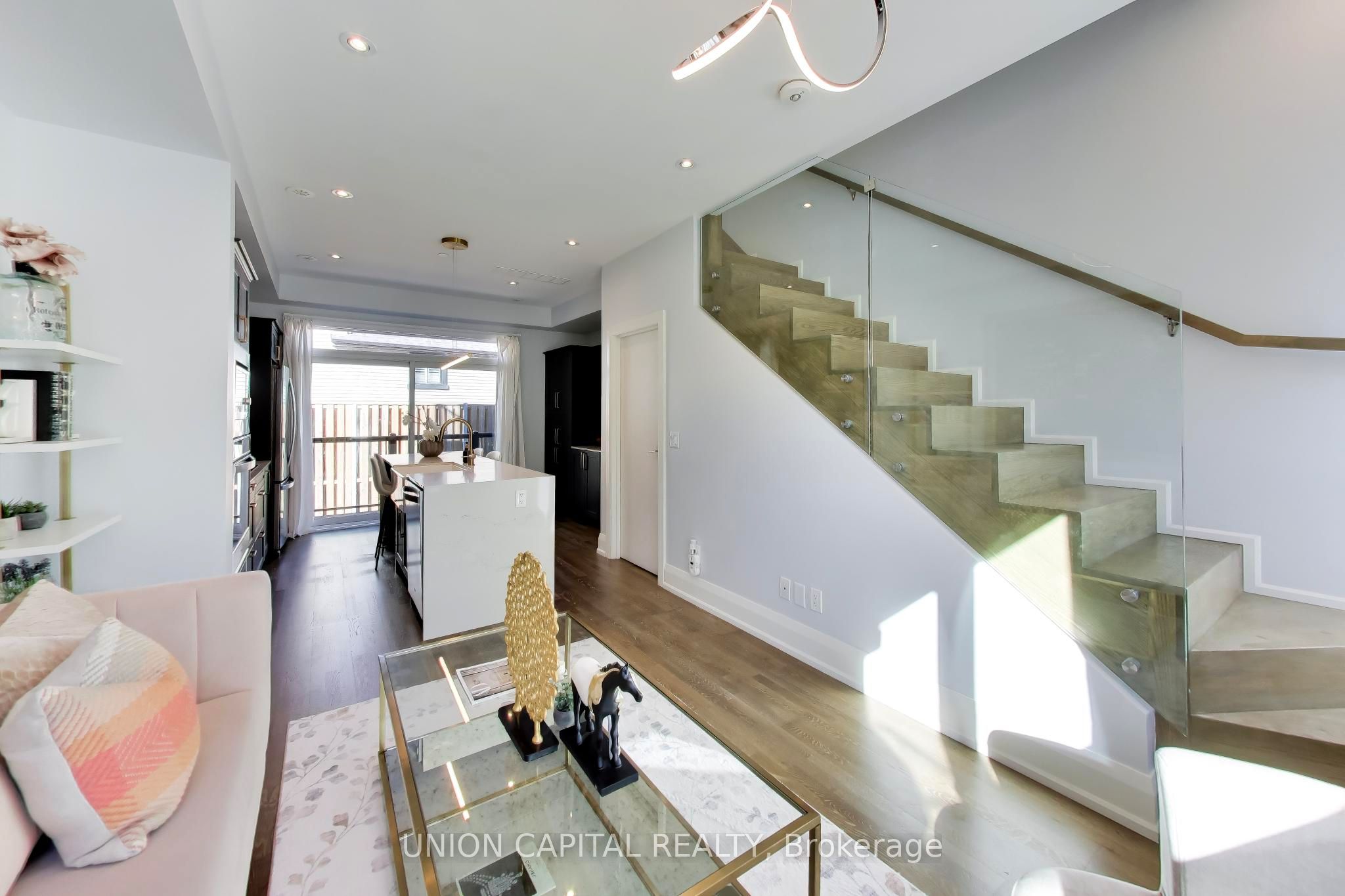 952 Dundas Street E Property Photo 10