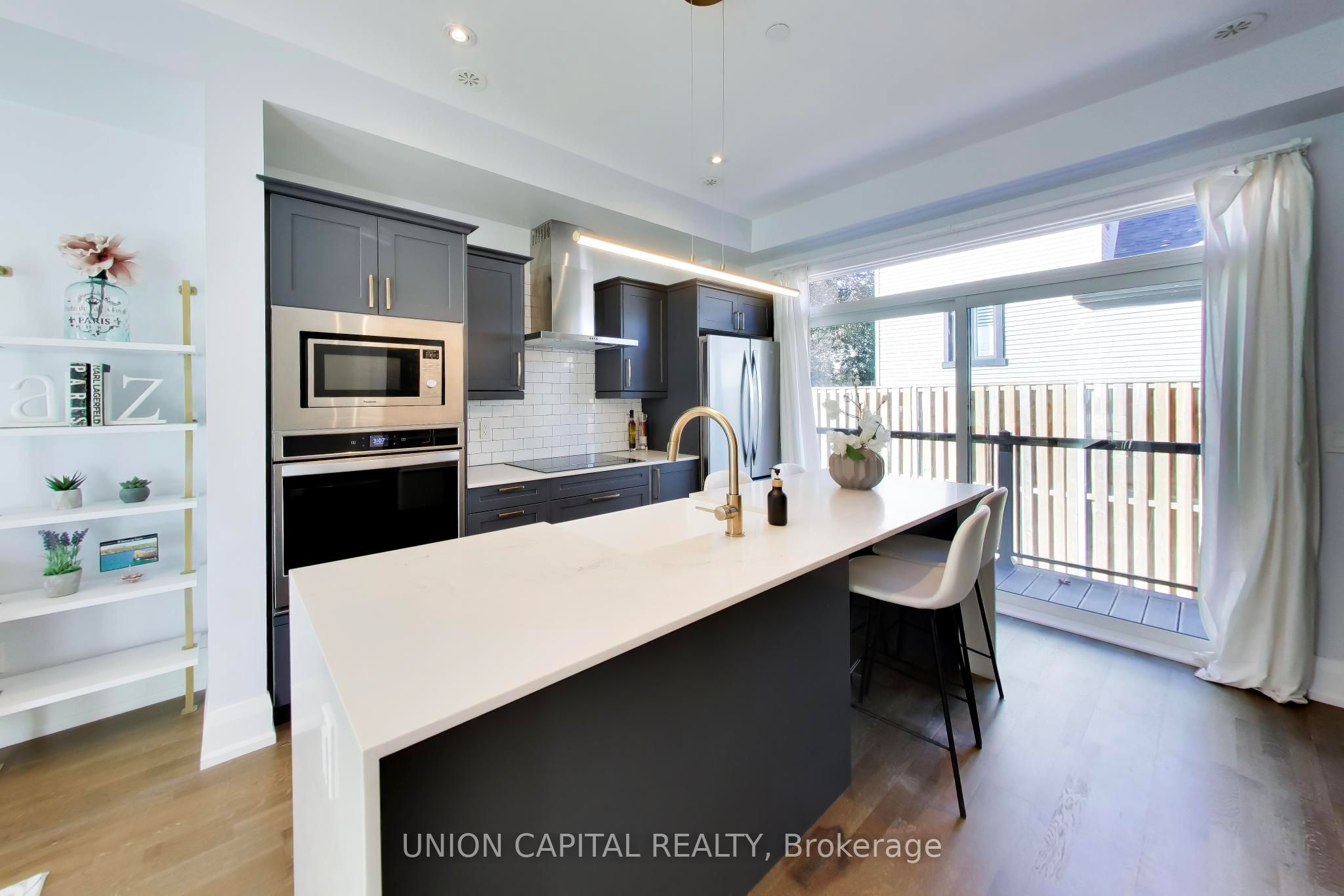 952 Dundas Street E Property Photo 12