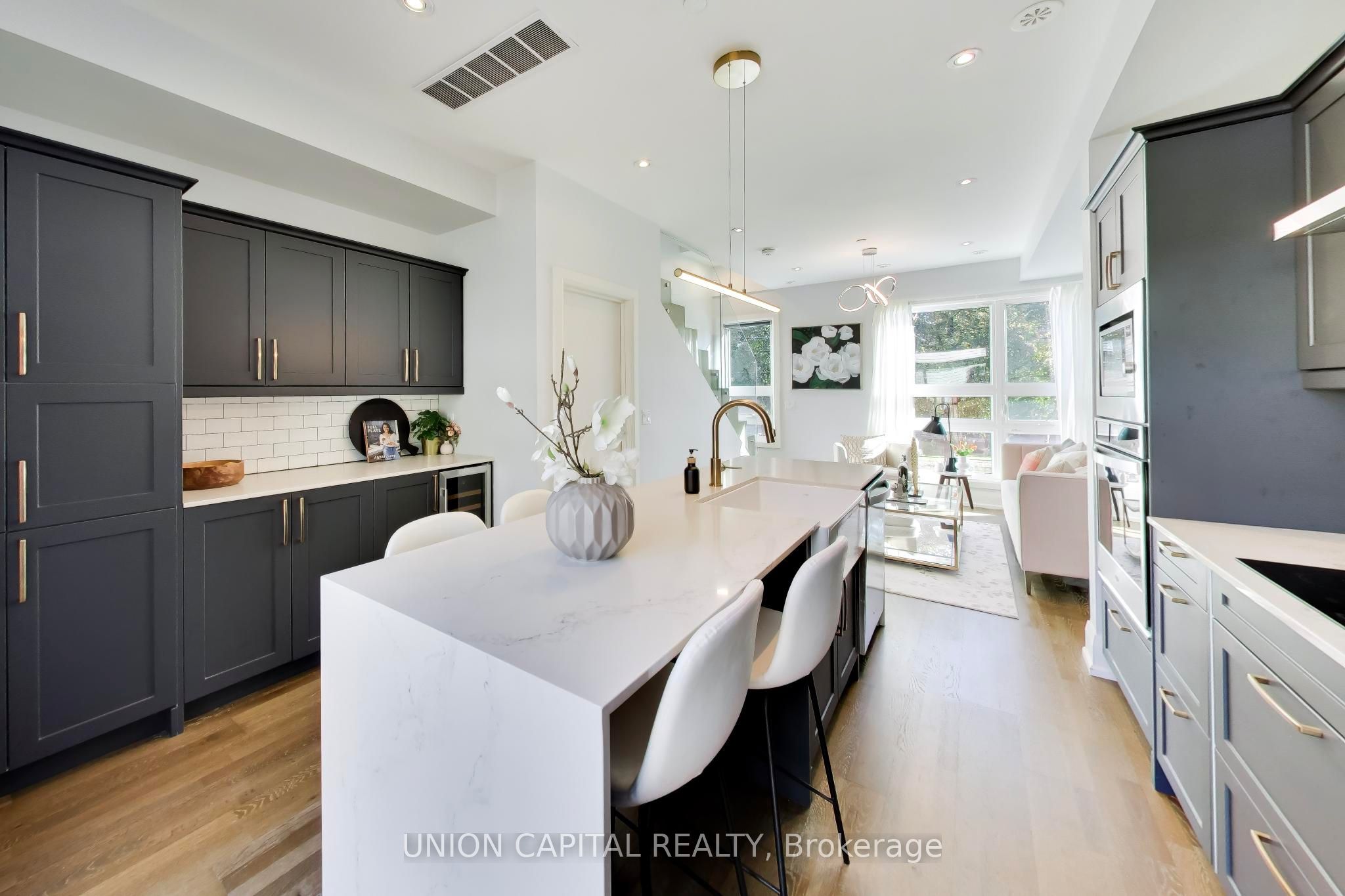 952 Dundas Street E Property Photo 13