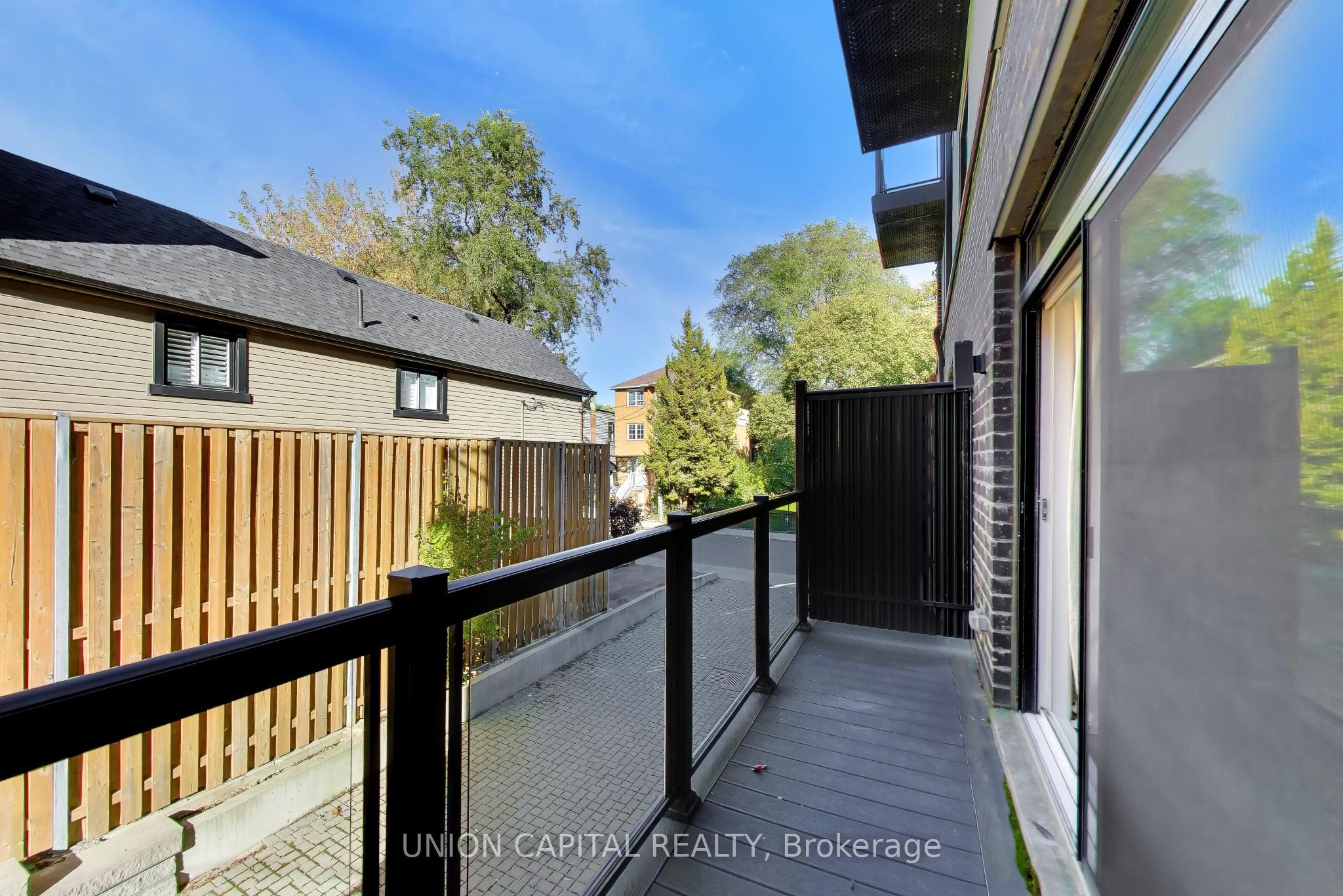 952 Dundas Street E Property Photo 15
