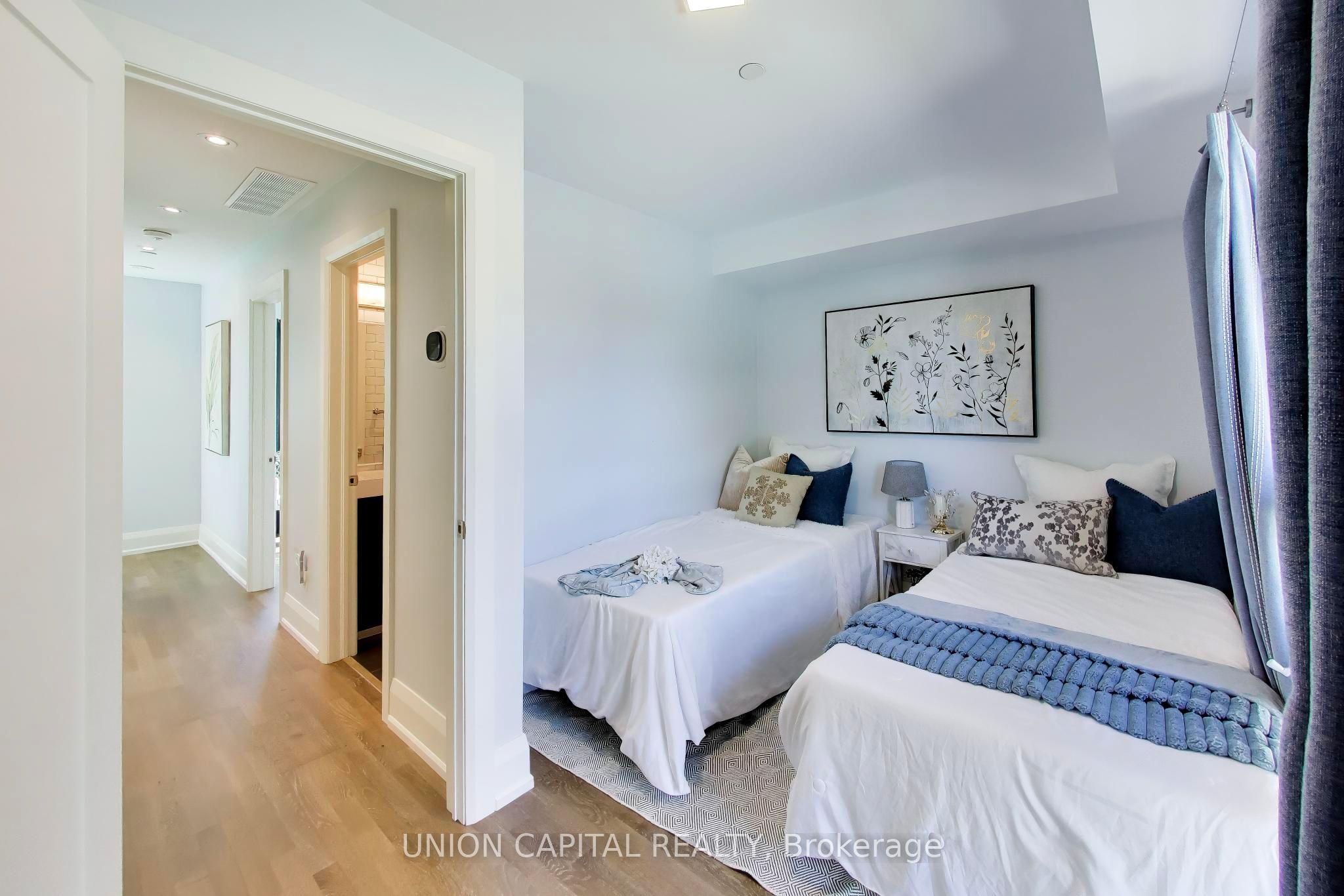 952 Dundas Street E Property Photo 16