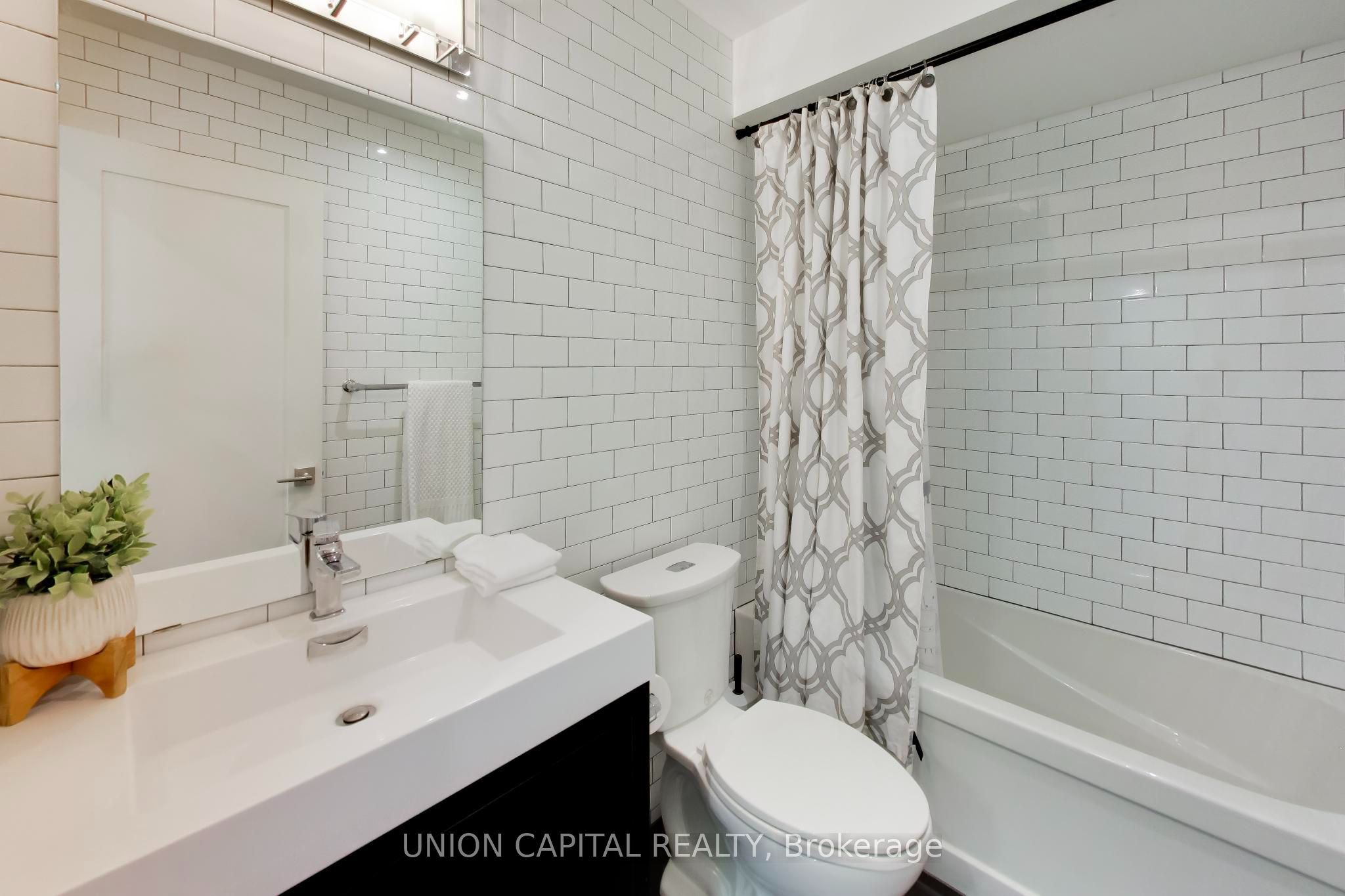 952 Dundas Street E Property Photo 20