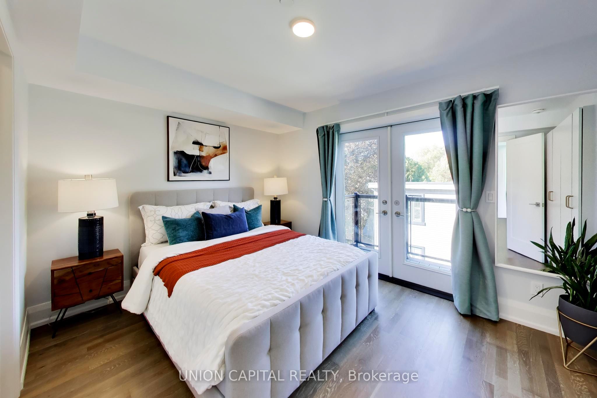 952 Dundas Street E Property Photo 22