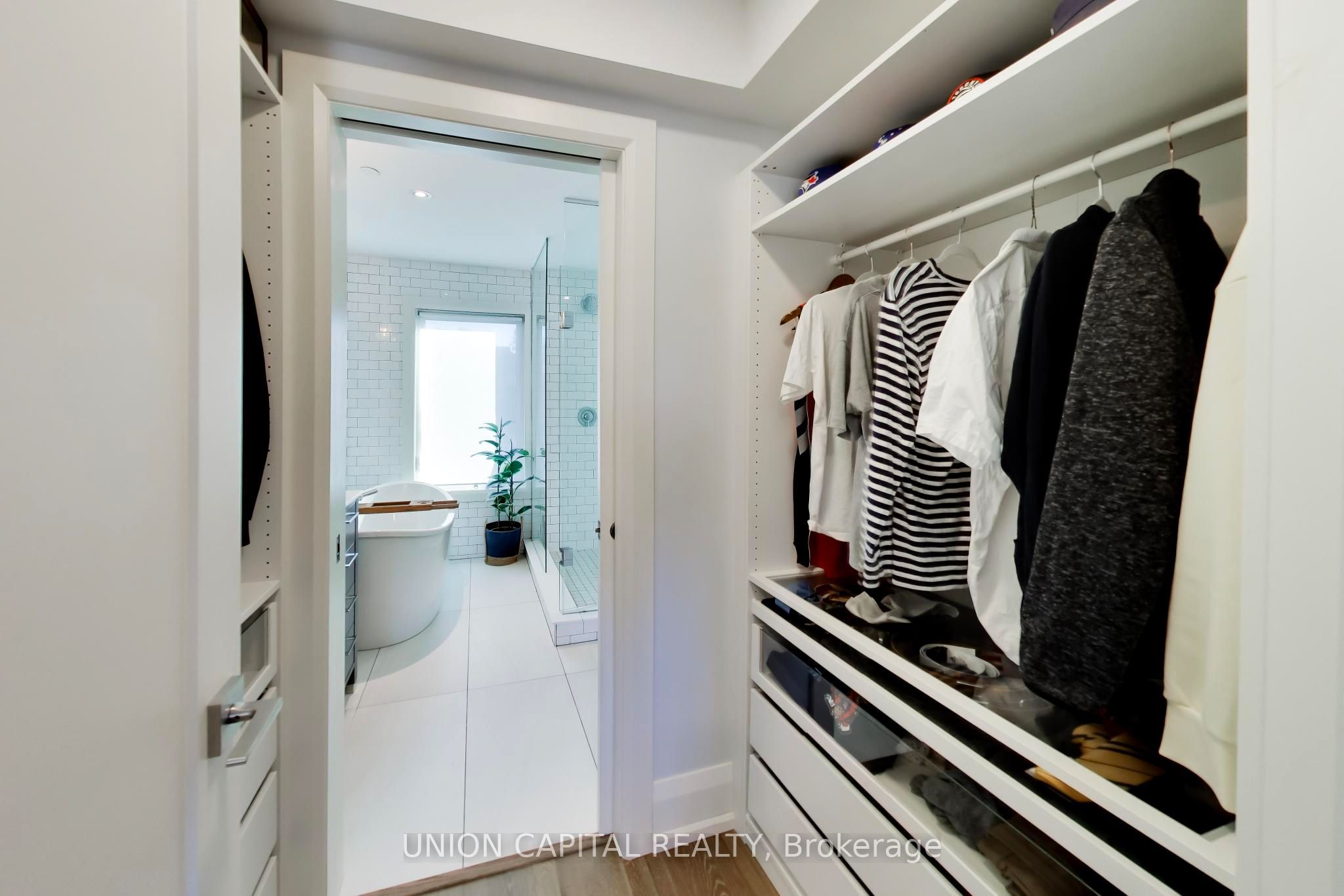 952 Dundas Street E Property Photo 25