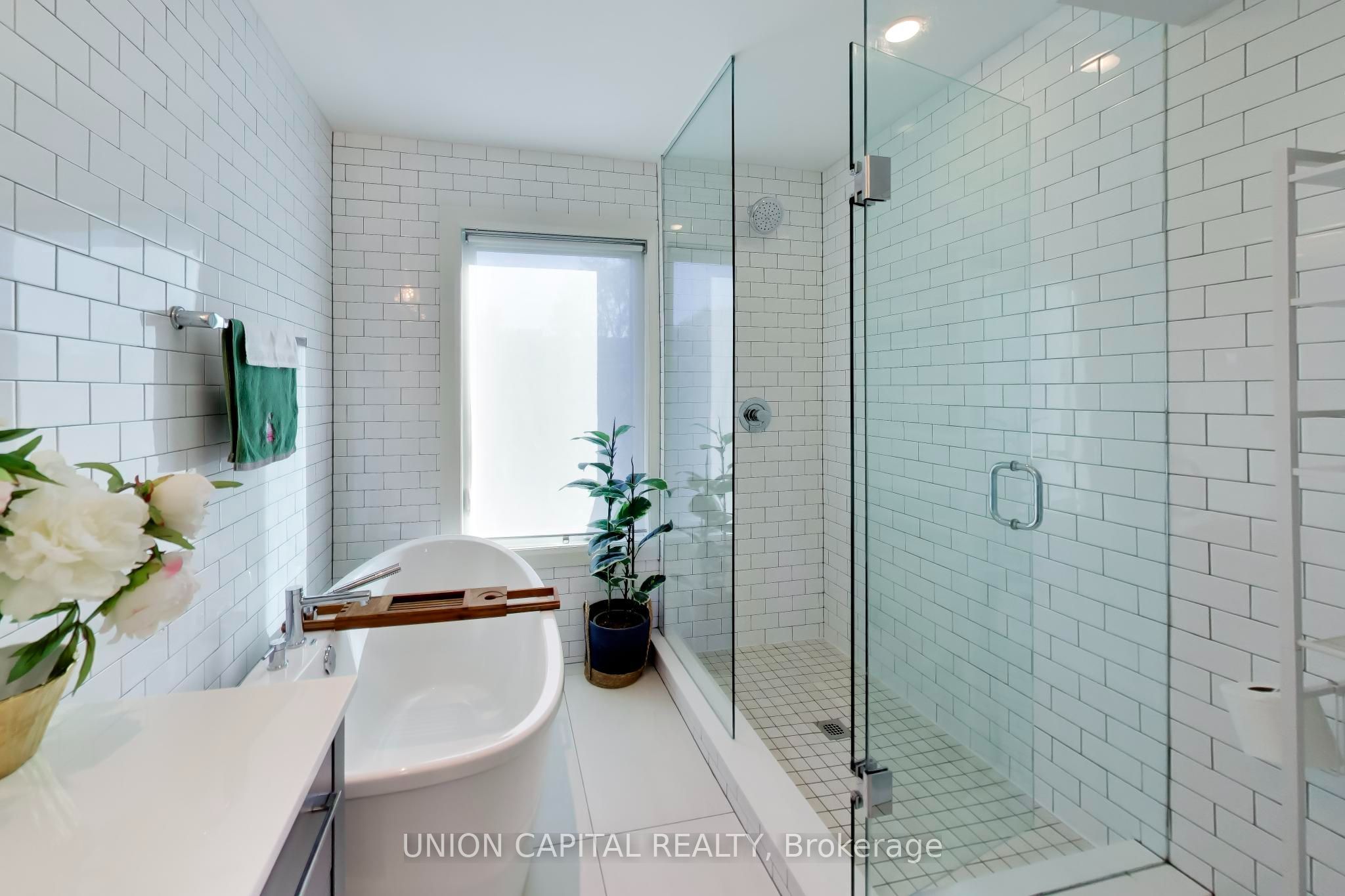 952 Dundas Street E Property Photo 27