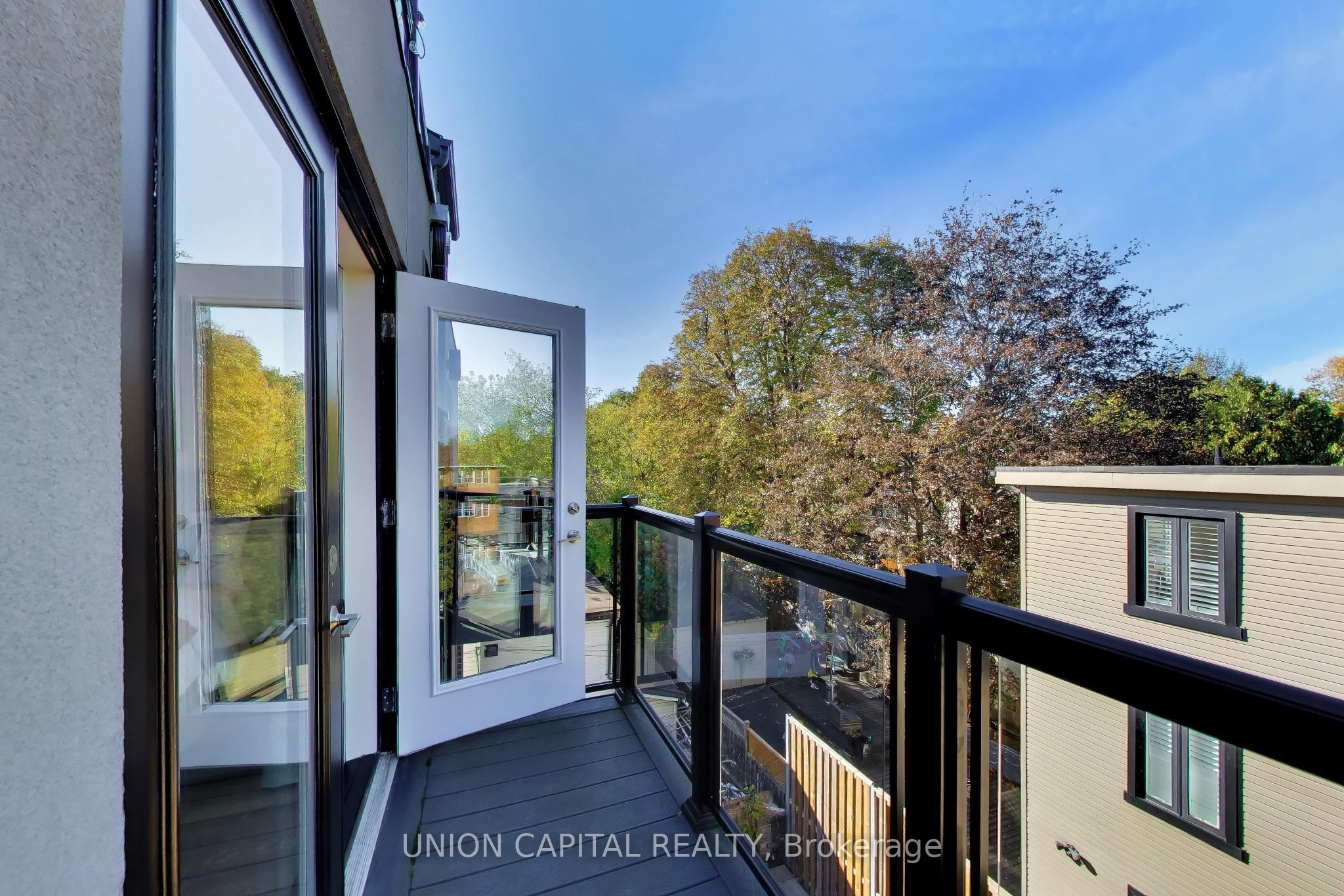 952 Dundas Street E Property Photo 28