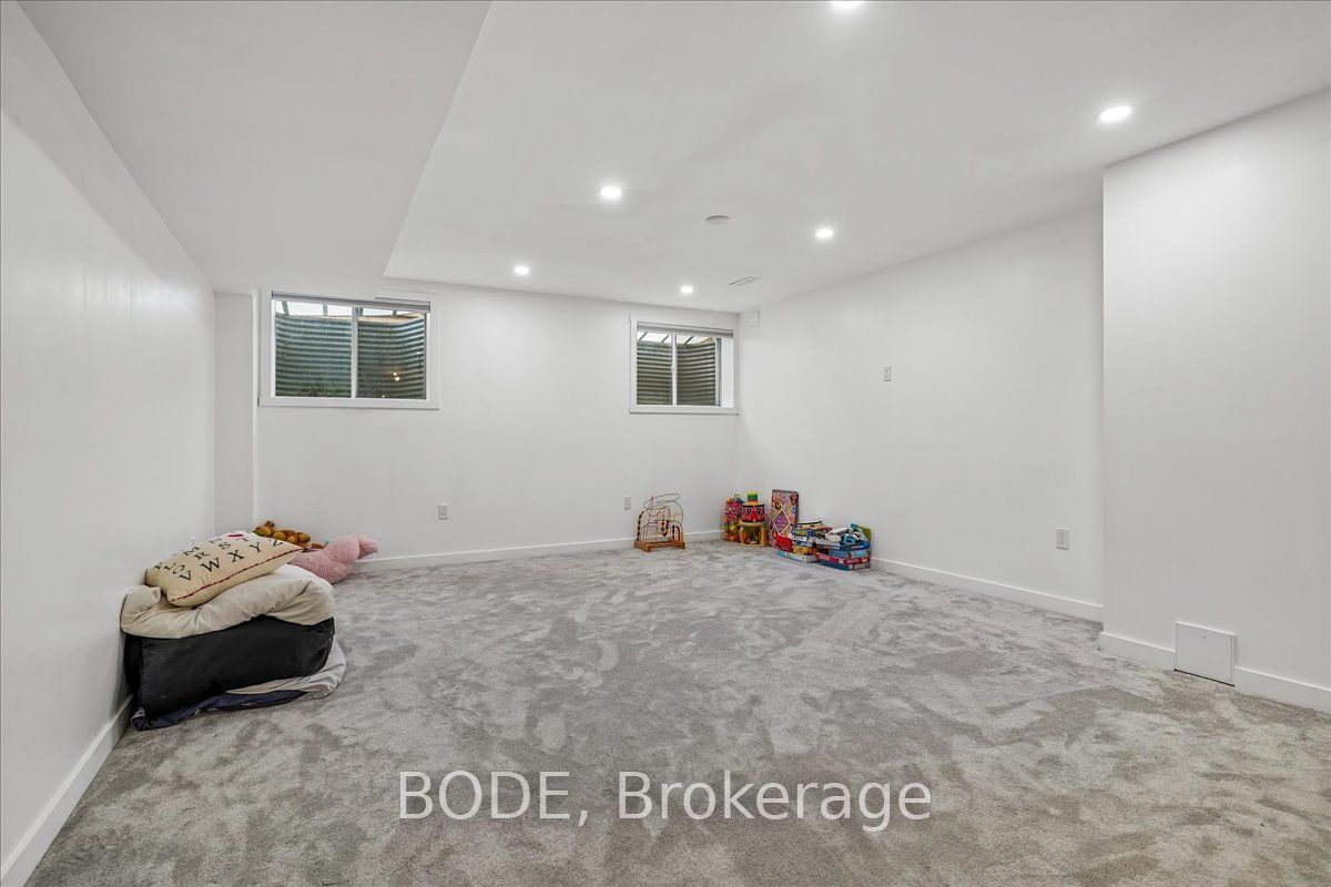 15 Huggins Drive Property Photo 42