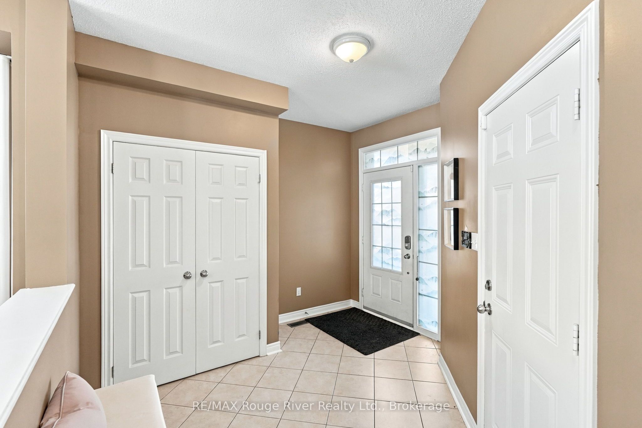 460 West Scugog Lane Property Photo 3