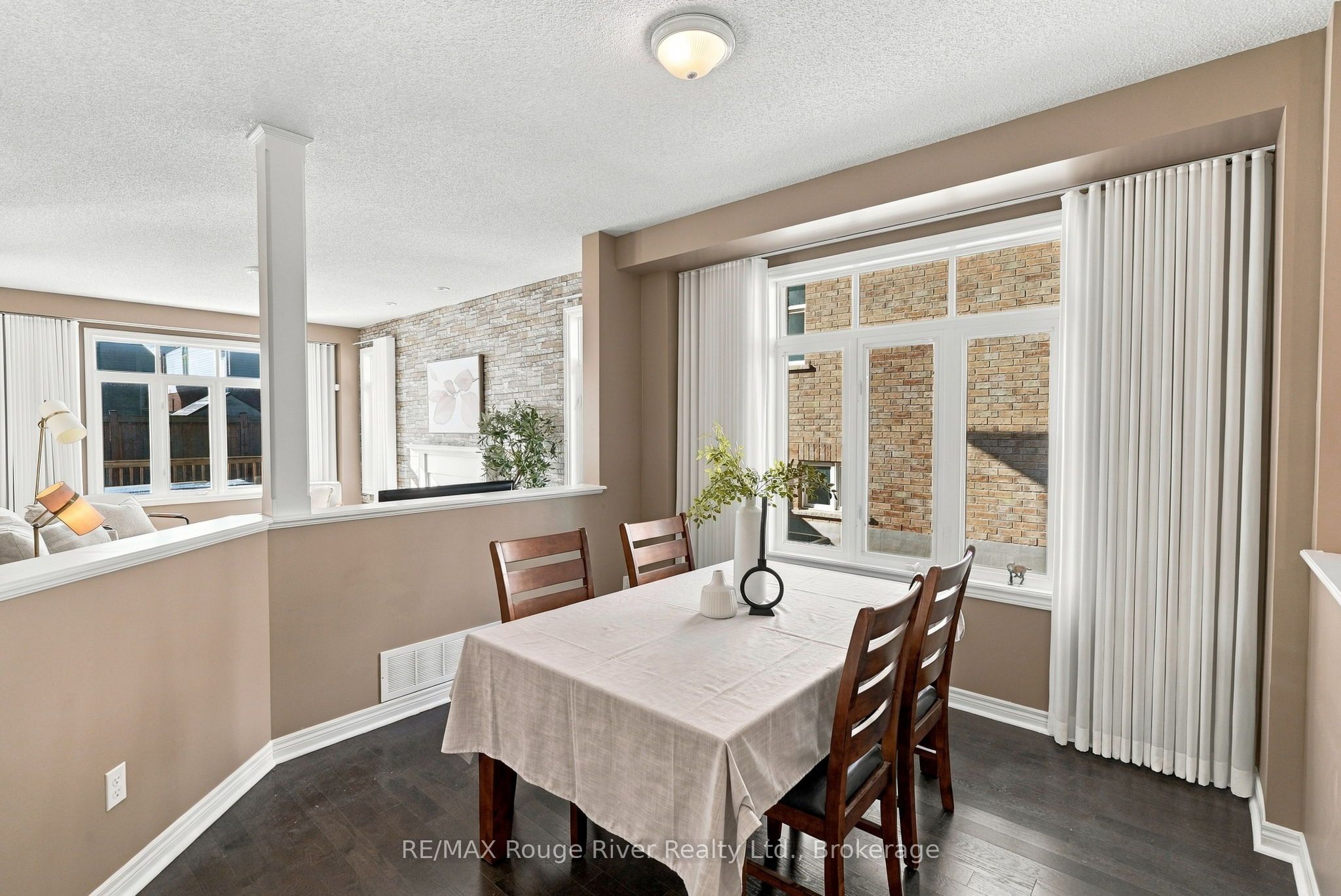 460 West Scugog Lane Property Photo 6