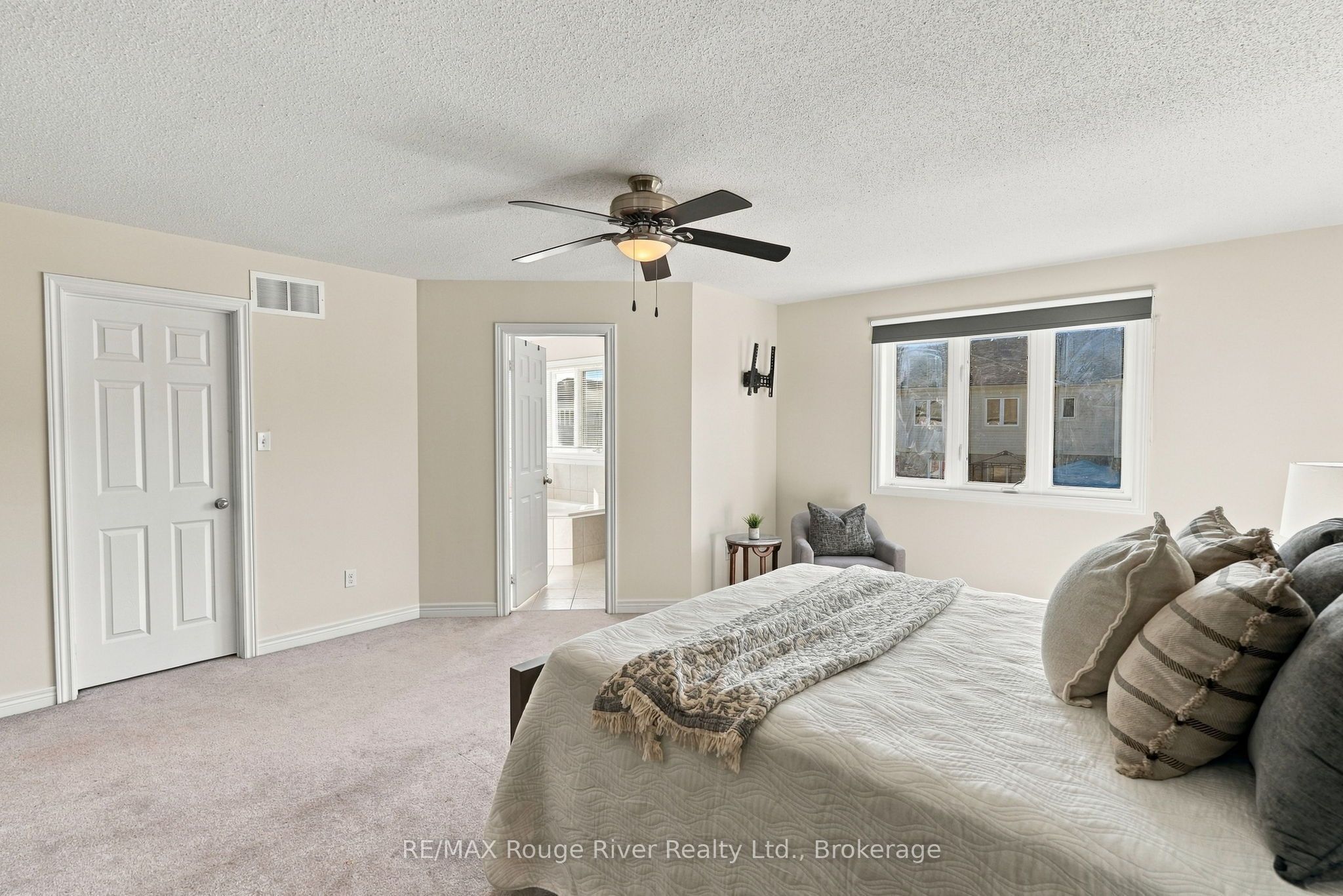 460 West Scugog Lane Property Photo 23